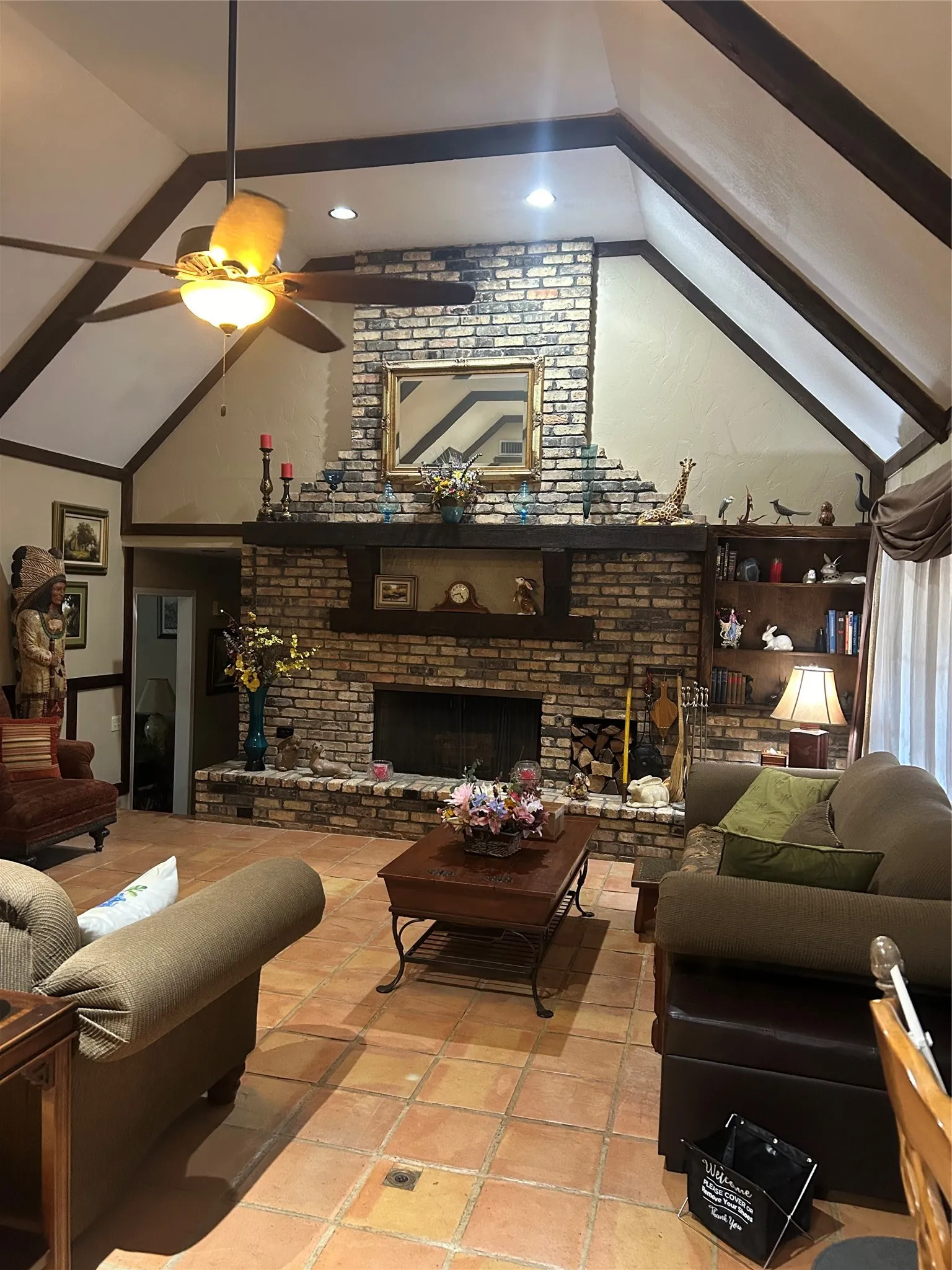 Single Family Residence For Sale in Tarrant County , 304 Paloverde Lane, Fort Worth, Texas 76112, 4 Bedroom, 3 Bathroom, 2 Garage spaces, 3,015 Sqft, built in 1976, mls#21328724, Real Estate Agent in Fort Worth, Homes For Sale in Tarrant county, Homes For Sale in Fort Worth, Realtor in Fort Worth Texas, Real Estate Brokerage Independent Realty Texas, Luminita Cordes Realtor