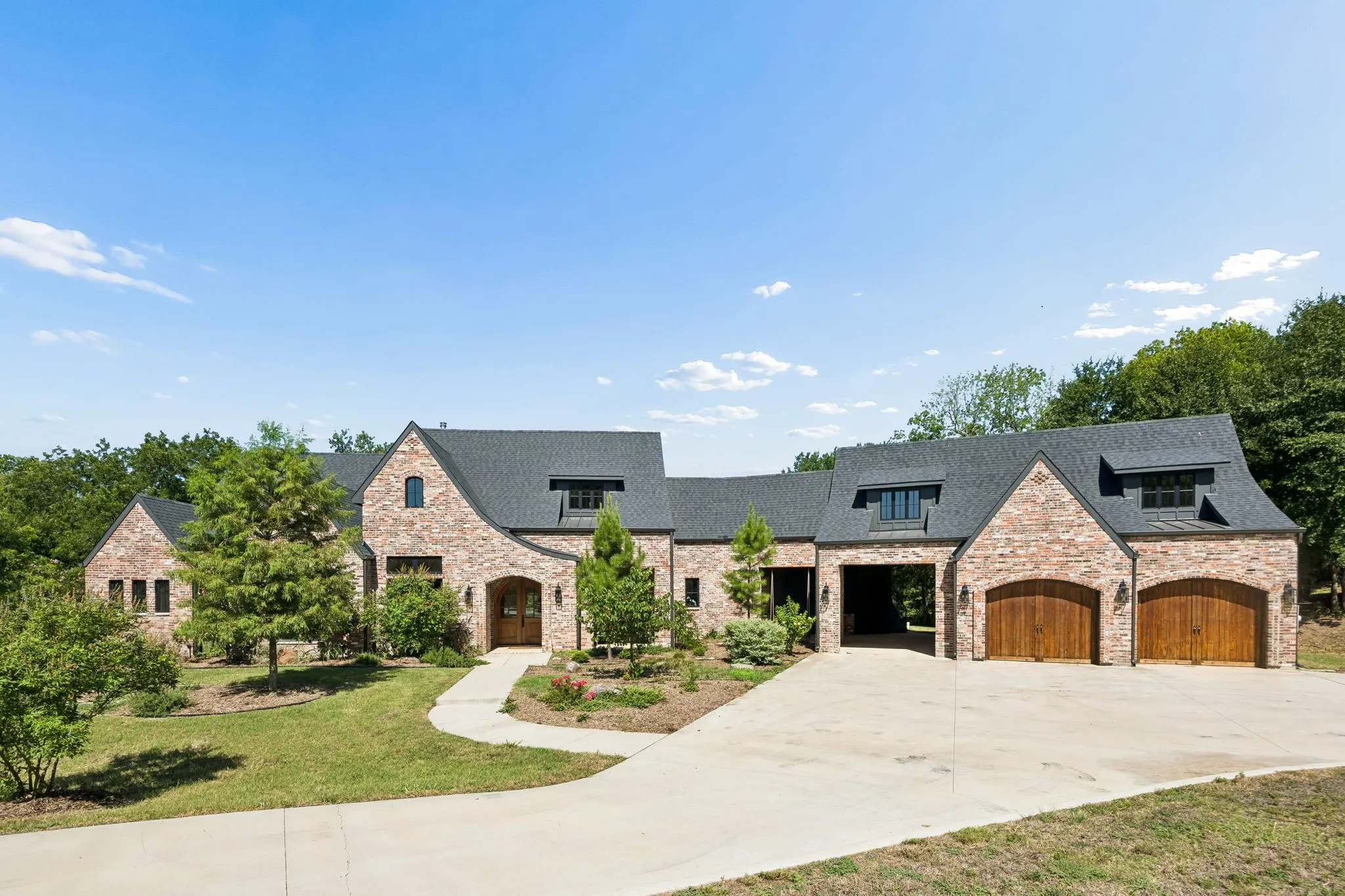 Single Family Residence For Sale in Ellis County , 468 Andrews Road, Ennis, Texas 75119, 5 Bedrooms, 5 Bathrooms, 2 Garage spaces, 4,350 Sqft, built in 2022, Price $2,199,990, mls#21328580, Real Estate Agent in Ennis, Homes For Sale in Ellis county, Homes For Sale in Ennis, Realtor in Ennis Texas, Real Estate Brokerage Independent Realty Texas, Luminita Cordes Realtor