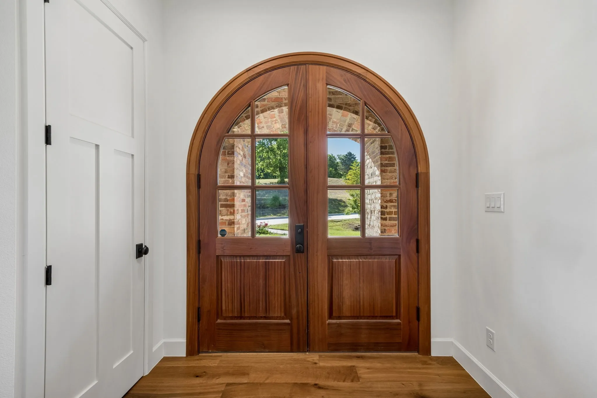 Single Family Residence For Sale in Ellis County , 468 Andrews Road, Ennis, Texas 75119, 5 Bedrooms, 5 Bathrooms, 2 Garage spaces, 4,350 Sqft, built in 2022, Price $2,199,990, mls#21328580, Real Estate Agent in Ennis, Homes For Sale in Ellis county, Homes For Sale in Ennis, Realtor in Ennis Texas, Real Estate Brokerage Independent Realty Texas, Luminita Cordes Realtor