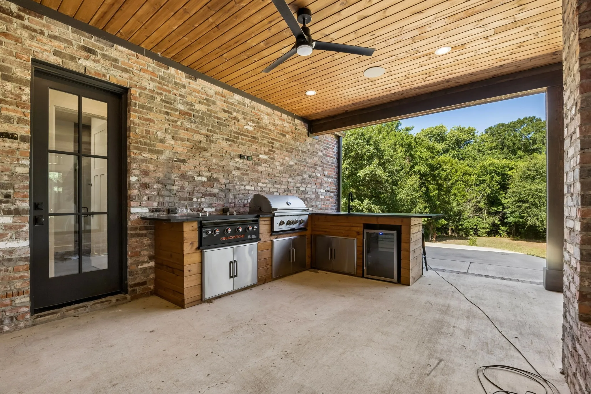 Single Family Residence For Sale in Ellis County , 468 Andrews Road, Ennis, Texas 75119, 5 Bedrooms, 5 Bathrooms, 2 Garage spaces, 4,350 Sqft, built in 2022, Price $2,199,990, mls#21328580, Real Estate Agent in Ennis, Homes For Sale in Ellis county, Homes For Sale in Ennis, Realtor in Ennis Texas, Real Estate Brokerage Independent Realty Texas, Luminita Cordes Realtor