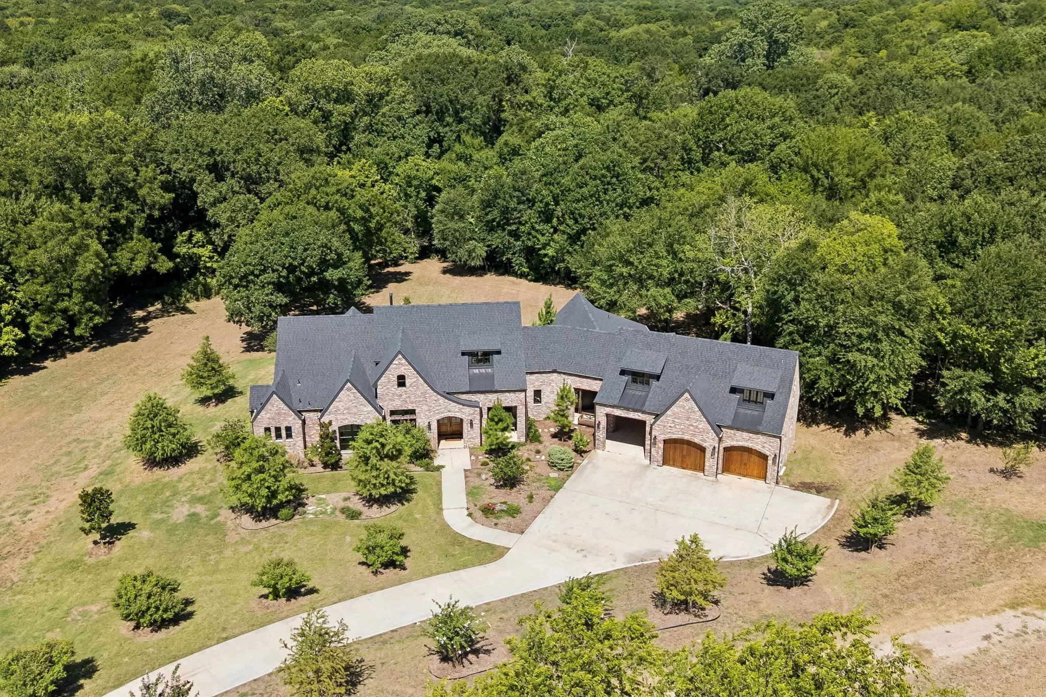 Single Family Residence For Sale in Ellis County , 468 Andrews Road, Ennis, Texas 75119, 5 Bedrooms, 5 Bathrooms, 2 Garage spaces, 4,350 Sqft, built in 2022, Price $2,199,990, mls#21328580, Real Estate Agent in Ennis, Homes For Sale in Ellis county, Homes For Sale in Ennis, Realtor in Ennis Texas, Real Estate Brokerage Independent Realty Texas, Luminita Cordes Realtor