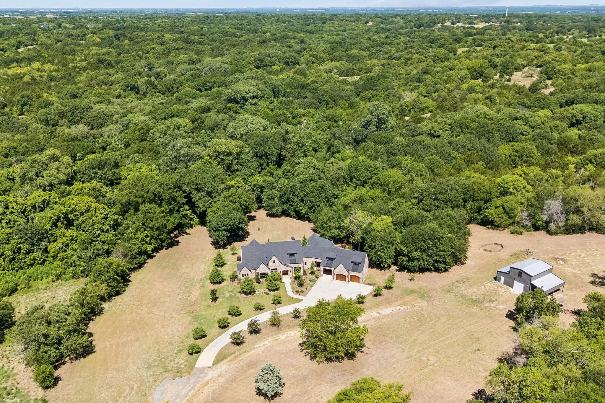 Single Family Residence For Sale in Ellis County , 468 Andrews Road, Ennis, Texas 75119, 5 Bedrooms, 5 Bathrooms, 2 Garage spaces, 4,350 Sqft, built in 2022, Price $2,199,990, mls#21328580, Real Estate Agent in Ennis, Homes For Sale in Ellis county, Homes For Sale in Ennis, Realtor in Ennis Texas, Real Estate Brokerage Independent Realty Texas, Luminita Cordes Realtor