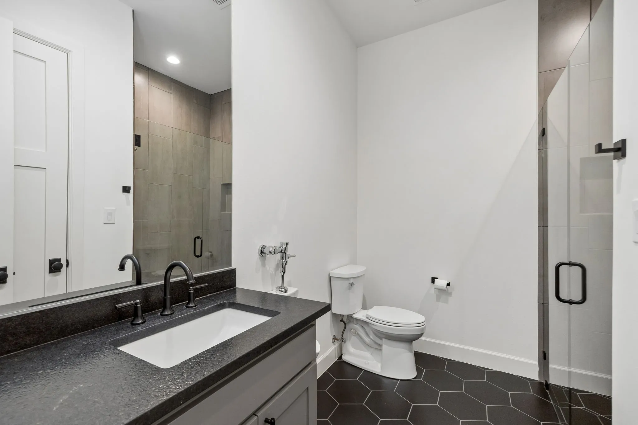 Single Family Residence For Sale in Ellis County , 468 Andrews Road, Ennis, Texas 75119, 5 Bedrooms, 5 Bathrooms, 2 Garage spaces, 4,350 Sqft, built in 2022, Price $2,199,990, mls#21328580, Real Estate Agent in Ennis, Homes For Sale in Ellis county, Homes For Sale in Ennis, Realtor in Ennis Texas, Real Estate Brokerage Independent Realty Texas, Luminita Cordes Realtor