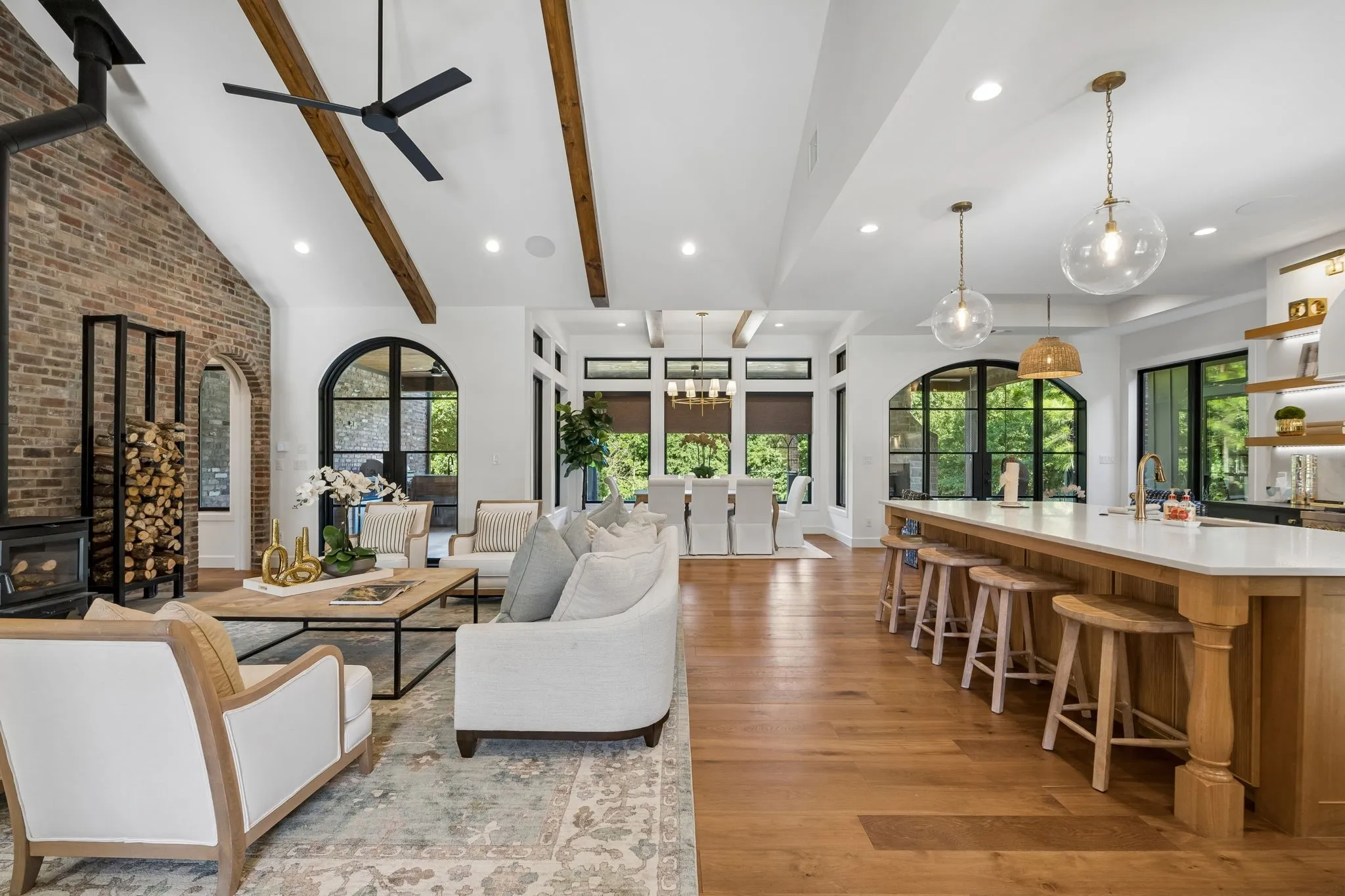 Single Family Residence For Sale in Ellis County , 468 Andrews Road, Ennis, Texas 75119, 5 Bedrooms, 5 Bathrooms, 2 Garage spaces, 4,350 Sqft, built in 2022, Price $2,199,990, mls#21328580, Real Estate Agent in Ennis, Homes For Sale in Ellis county, Homes For Sale in Ennis, Realtor in Ennis Texas, Real Estate Brokerage Independent Realty Texas, Luminita Cordes Realtor