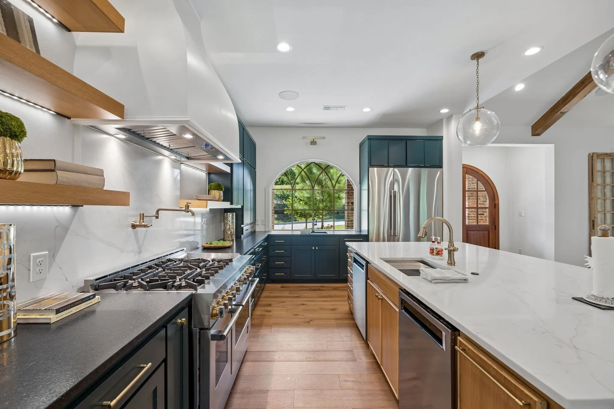 Single Family Residence For Sale in Ellis County , 468 Andrews Road, Ennis, Texas 75119, 5 Bedrooms, 5 Bathrooms, 2 Garage spaces, 4,350 Sqft, built in 2022, Price $2,199,990, mls#21328580, Real Estate Agent in Ennis, Homes For Sale in Ellis county, Homes For Sale in Ennis, Realtor in Ennis Texas, Real Estate Brokerage Independent Realty Texas, Luminita Cordes Realtor
