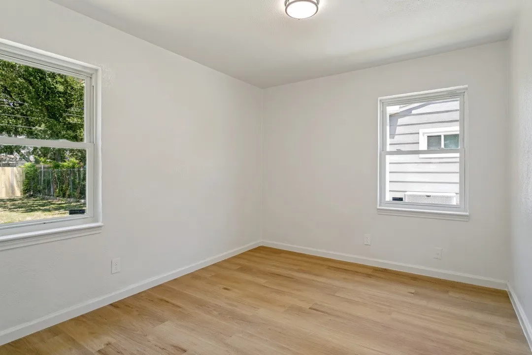 Single Family Residence For Sale in Tarrant County , 748 Oak Drive, Hurst, Texas 76053, 3 Bedroom, 2 Bathroom, 1 Garage spaces, 1,333 Sqft, built in 1958, mls#21328573, Real Estate Agent in Hurst, Homes For Sale in Tarrant county, Homes For Sale in Hurst, Realtor in Hurst Texas, Real Estate Brokerage Independent Realty Texas, Luminita Cordes Realtor
