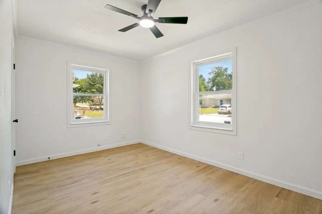 Single Family Residence For Sale in Tarrant County , 748 Oak Drive, Hurst, Texas 76053, 3 Bedroom, 2 Bathroom, 1 Garage spaces, 1,333 Sqft, built in 1958, mls#21328573, Real Estate Agent in Hurst, Homes For Sale in Tarrant county, Homes For Sale in Hurst, Realtor in Hurst Texas, Real Estate Brokerage Independent Realty Texas, Luminita Cordes Realtor