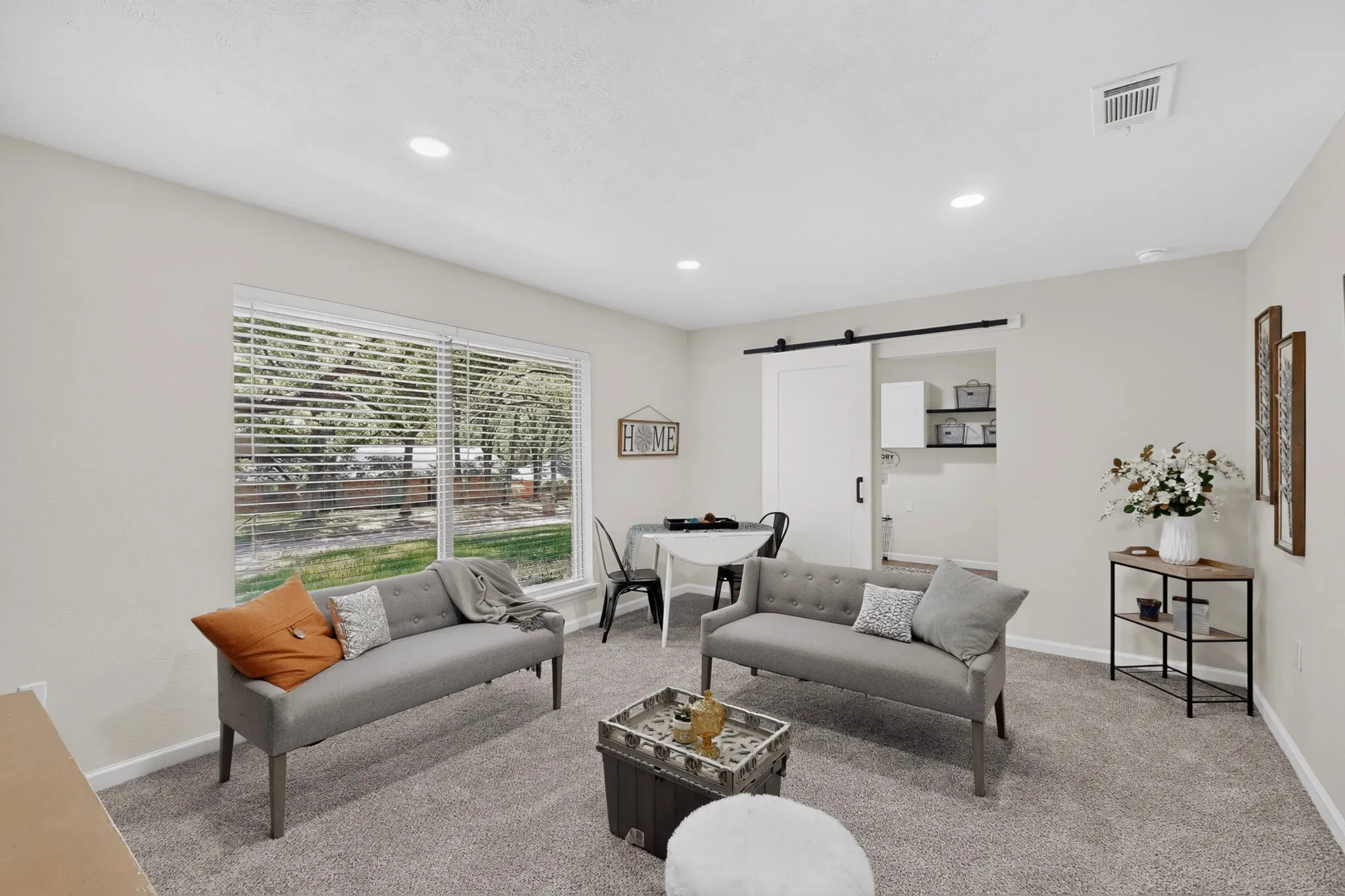 Single Family Residence For Sale in Tarrant County , 3609 Country Club Road, Arlington, Texas 76013, 3 Bedroom, 3 Bathroom, 2 Garage spaces, 2,485 Sqft, built in 1969, mls#21328127, Real Estate Agent in Arlington, Homes For Sale in Tarrant county, Homes For Sale in Arlington, Realtor in Arlington Texas, Real Estate Brokerage Independent Realty Texas, Luminita Cordes Realtor