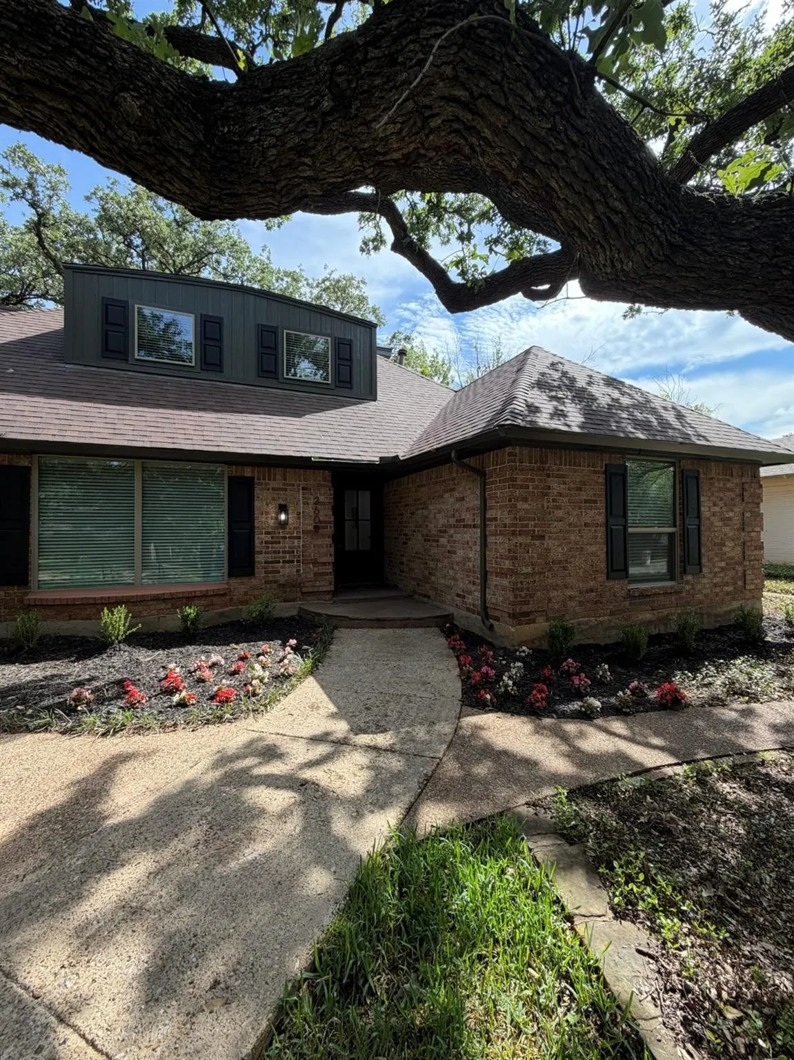 Single Family Residence For Sale in Tarrant County , 3609 Country Club Road, Arlington, Texas 76013, 3 Bedroom, 3 Bathroom, 2 Garage spaces, 2,485 Sqft, built in 1969, mls#21328127, Real Estate Agent in Arlington, Homes For Sale in Tarrant county, Homes For Sale in Arlington, Realtor in Arlington Texas, Real Estate Brokerage Independent Realty Texas, Luminita Cordes Realtor