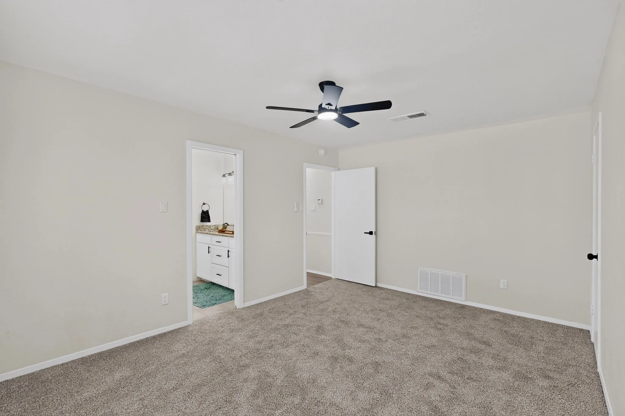 Single Family Residence For Sale in Tarrant County , 3609 Country Club Road, Arlington, Texas 76013, 3 Bedroom, 3 Bathroom, 2 Garage spaces, 2,485 Sqft, built in 1969, mls#21328127, Real Estate Agent in Arlington, Homes For Sale in Tarrant county, Homes For Sale in Arlington, Realtor in Arlington Texas, Real Estate Brokerage Independent Realty Texas, Luminita Cordes Realtor