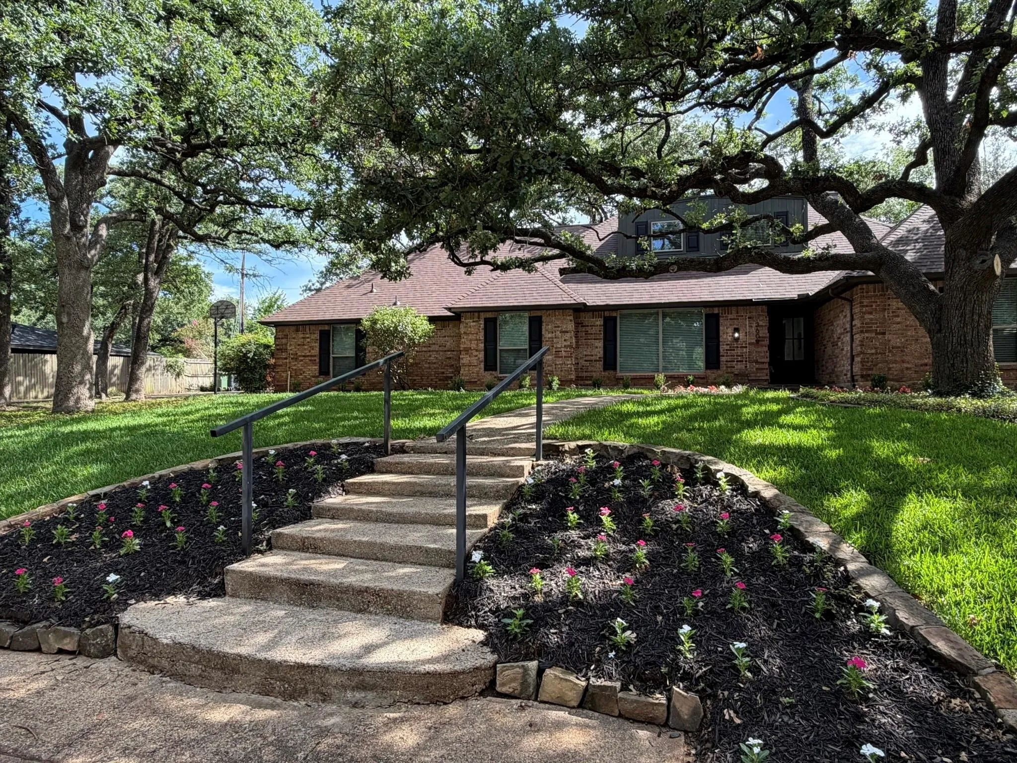 Single Family Residence For Sale in Tarrant County , 3609 Country Club Road, Arlington, Texas 76013, 3 Bedroom, 3 Bathroom, 2 Garage spaces, 2,485 Sqft, built in 1969, mls#21328127, Real Estate Agent in Arlington, Homes For Sale in Tarrant county, Homes For Sale in Arlington, Realtor in Arlington Texas, Real Estate Brokerage Independent Realty Texas, Luminita Cordes Realtor