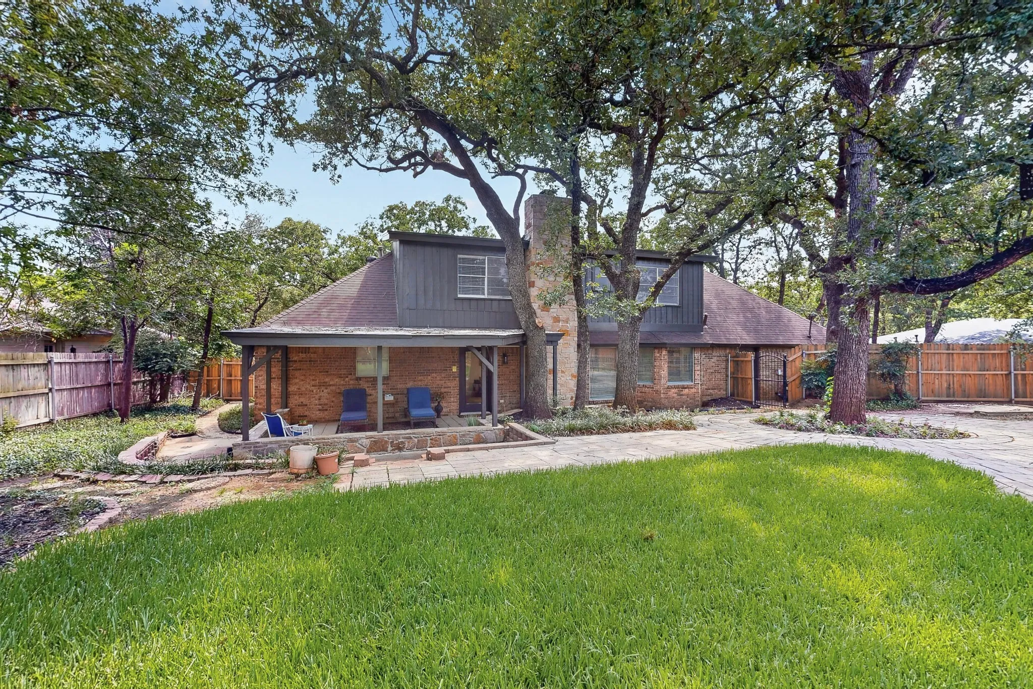 Single Family Residence For Sale in Tarrant County , 3609 Country Club Road, Arlington, Texas 76013, 3 Bedroom, 3 Bathroom, 2 Garage spaces, 2,485 Sqft, built in 1969, mls#21328127, Real Estate Agent in Arlington, Homes For Sale in Tarrant county, Homes For Sale in Arlington, Realtor in Arlington Texas, Real Estate Brokerage Independent Realty Texas, Luminita Cordes Realtor