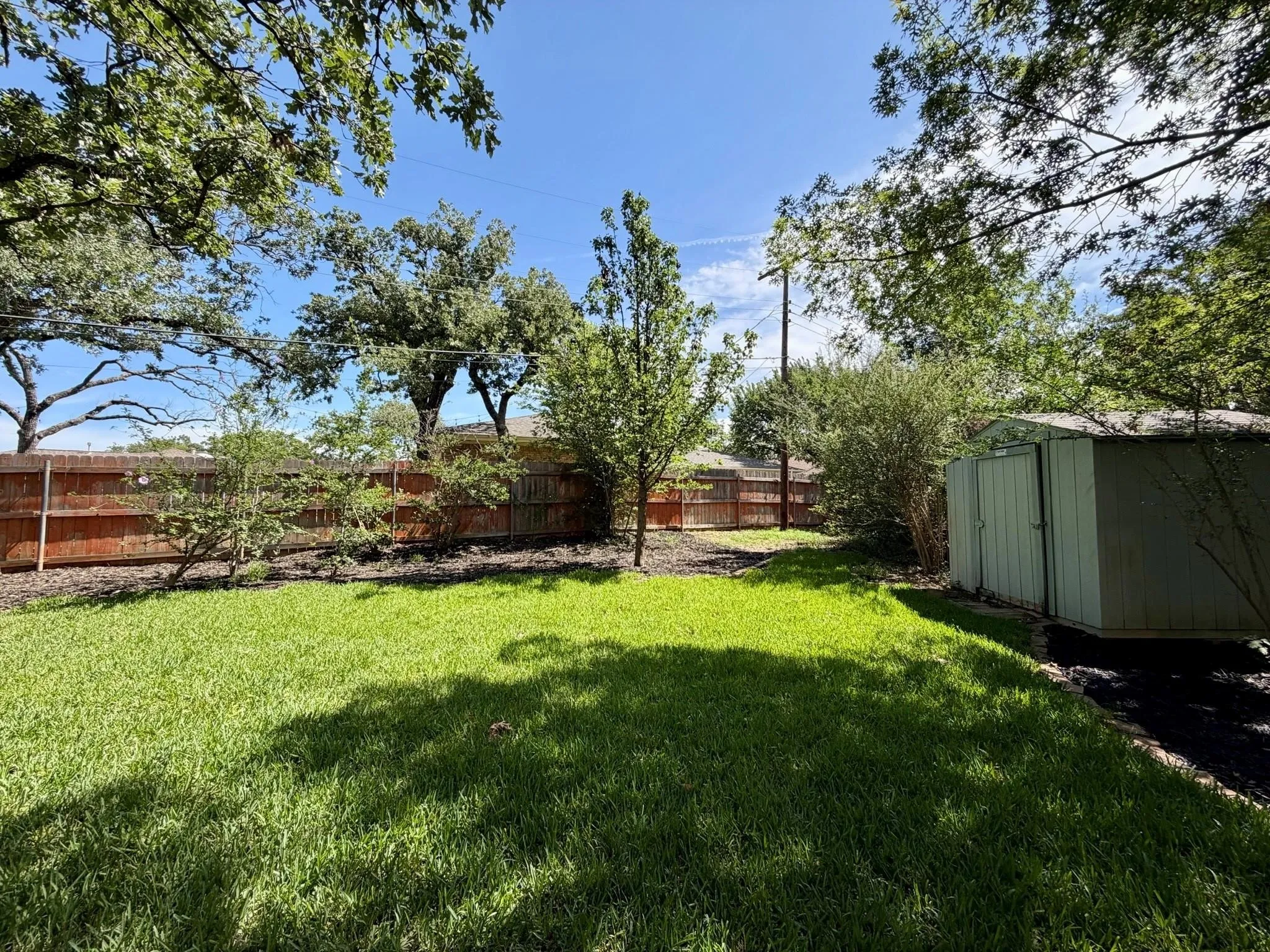 Single Family Residence For Sale in Tarrant County , 3609 Country Club Road, Arlington, Texas 76013, 3 Bedroom, 3 Bathroom, 2 Garage spaces, 2,485 Sqft, built in 1969, mls#21328127, Real Estate Agent in Arlington, Homes For Sale in Tarrant county, Homes For Sale in Arlington, Realtor in Arlington Texas, Real Estate Brokerage Independent Realty Texas, Luminita Cordes Realtor