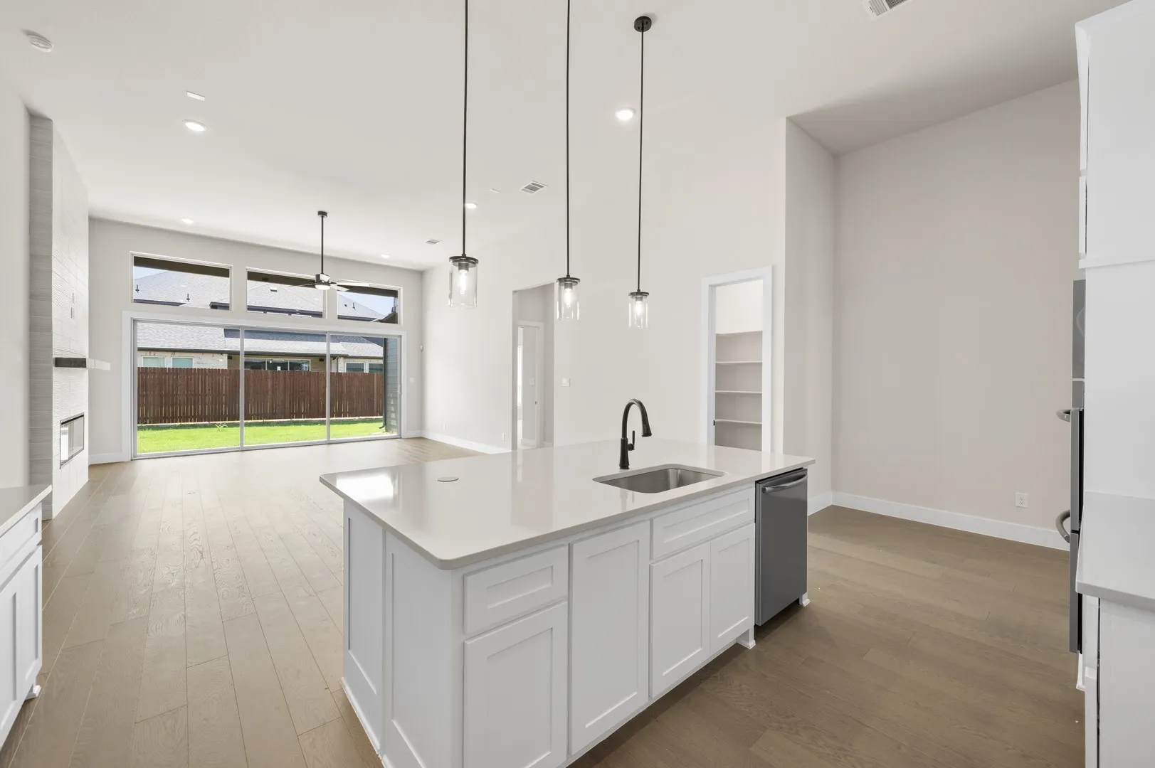 2116 Birdwatch- Kitchen-3