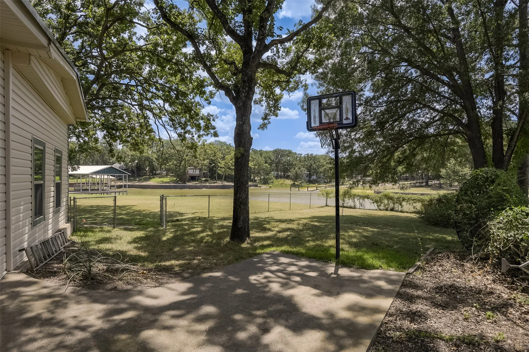 Mobile Home For Sale in Henderson County , 182 Indian Gap Road, Mabank, Texas 75156, 4 Bedroom, 2 Bathroom, 1 Garage spaces, 2,600 Sqft, built in 1987, mls#21328208, Real Estate Agent in Mabank, Homes For Sale in Henderson county, Homes For Sale in Mabank, Realtor in Mabank Texas, Real Estate Brokerage Independent Realty Texas, Luminita Cordes Realtor