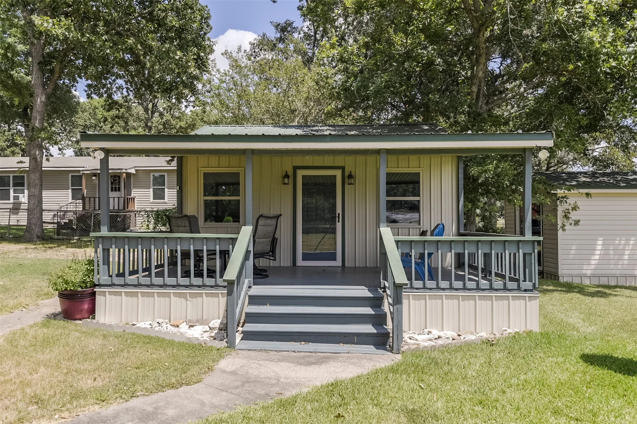 Mobile Home For Sale in Henderson County , 182 Indian Gap Road, Mabank, Texas 75156, 4 Bedroom, 2 Bathroom, 1 Garage spaces, 2,600 Sqft, built in 1987, mls#21328208, Real Estate Agent in Mabank, Homes For Sale in Henderson county, Homes For Sale in Mabank, Realtor in Mabank Texas, Real Estate Brokerage Independent Realty Texas, Luminita Cordes Realtor