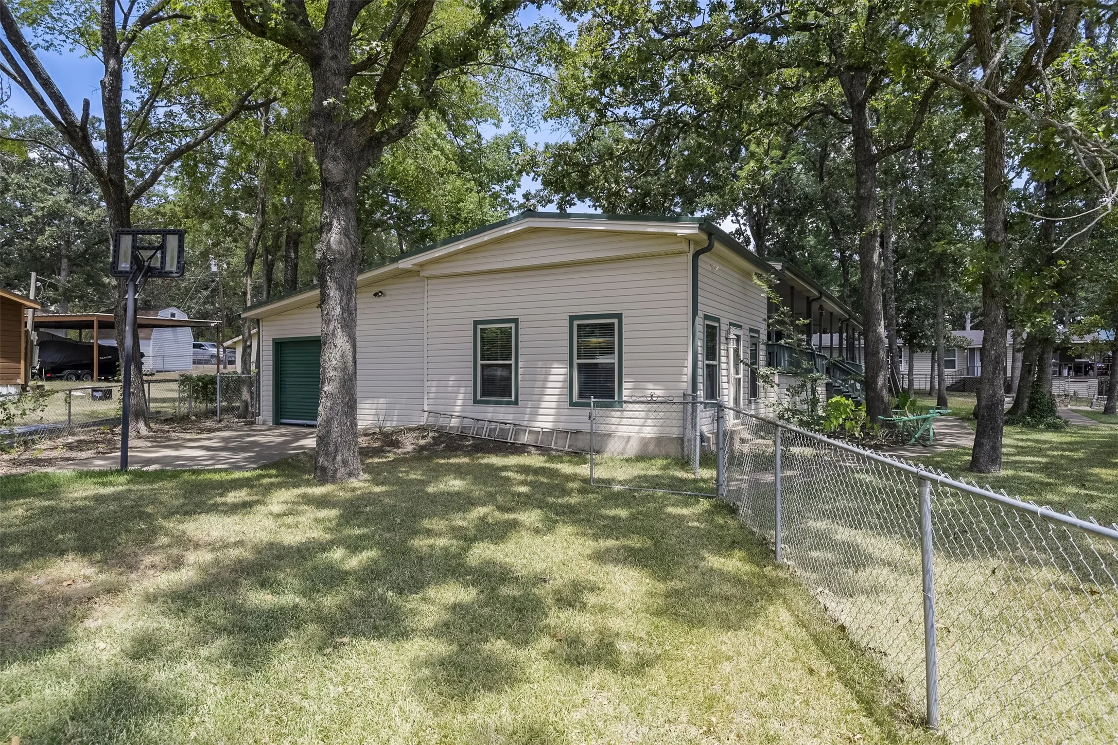 Mobile Home For Sale in Henderson County , 182 Indian Gap Road, Mabank, Texas 75156, 4 Bedroom, 2 Bathroom, 1 Garage spaces, 2,600 Sqft, built in 1987, mls#21328208, Real Estate Agent in Mabank, Homes For Sale in Henderson county, Homes For Sale in Mabank, Realtor in Mabank Texas, Real Estate Brokerage Independent Realty Texas, Luminita Cordes Realtor