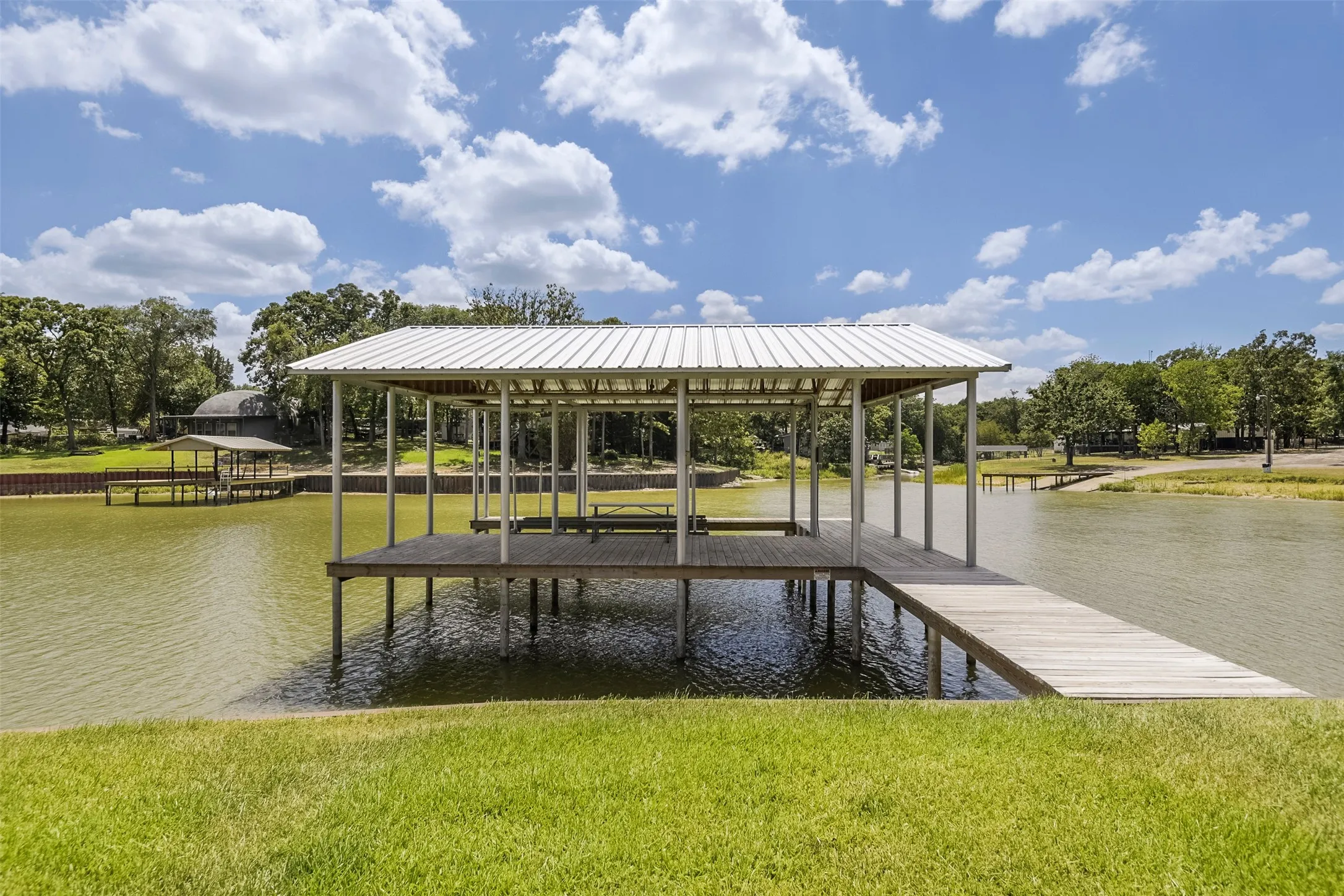 Mobile Home For Sale in Henderson County , 182 Indian Gap Road, Mabank, Texas 75156, 4 Bedroom, 2 Bathroom, 1 Garage spaces, 2,600 Sqft, built in 1987, mls#21328208, Real Estate Agent in Mabank, Homes For Sale in Henderson county, Homes For Sale in Mabank, Realtor in Mabank Texas, Real Estate Brokerage Independent Realty Texas, Luminita Cordes Realtor