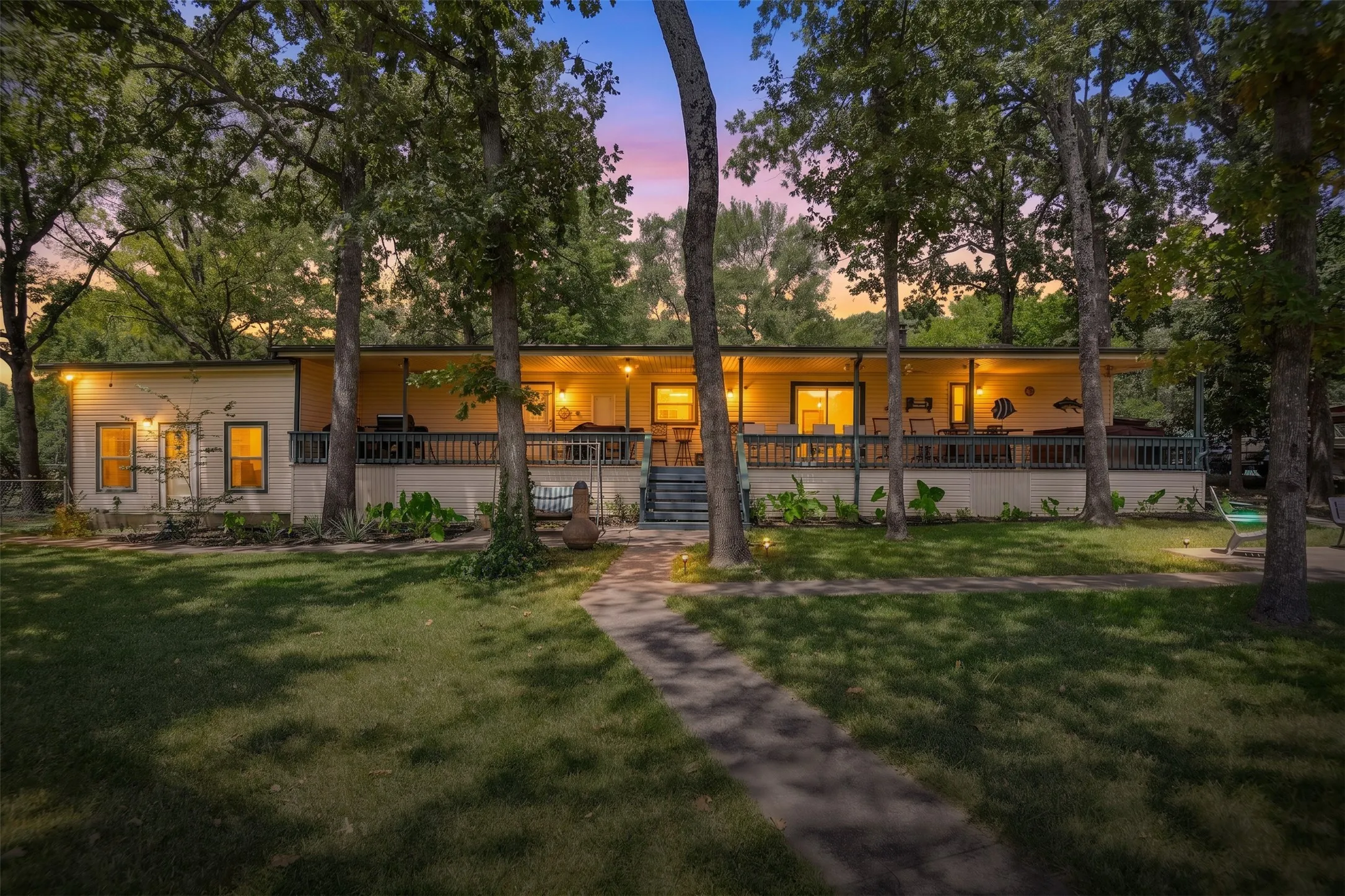 Mobile Home For Sale in Henderson County , 182 Indian Gap Road, Mabank, Texas 75156, 4 Bedroom, 2 Bathroom, 1 Garage spaces, 2,600 Sqft, built in 1987, mls#21328208, Real Estate Agent in Mabank, Homes For Sale in Henderson county, Homes For Sale in Mabank, Realtor in Mabank Texas, Real Estate Brokerage Independent Realty Texas, Luminita Cordes Realtor