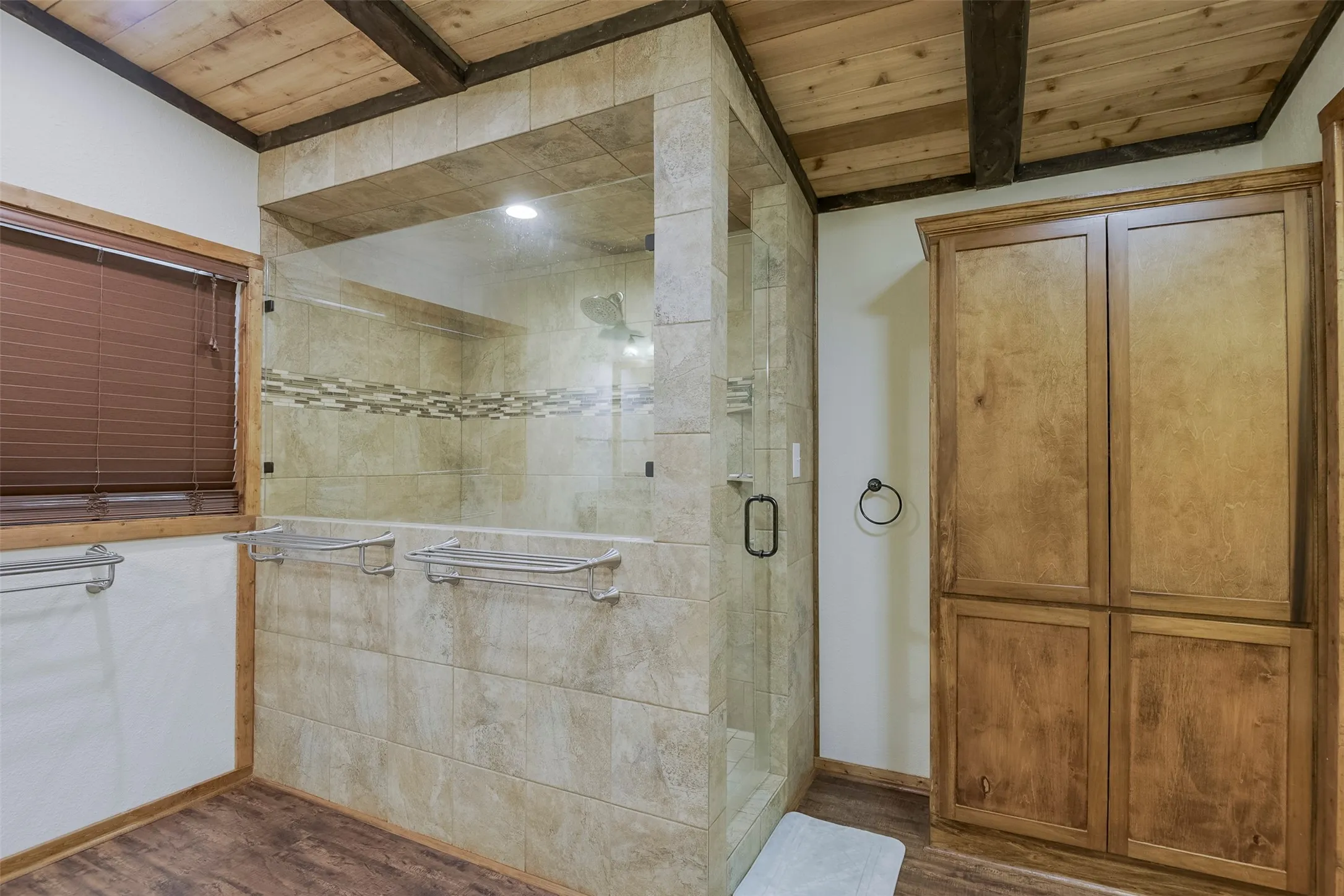 Mobile Home For Sale in Henderson County , 182 Indian Gap Road, Mabank, Texas 75156, 4 Bedroom, 2 Bathroom, 1 Garage spaces, 2,600 Sqft, built in 1987, mls#21328208, Real Estate Agent in Mabank, Homes For Sale in Henderson county, Homes For Sale in Mabank, Realtor in Mabank Texas, Real Estate Brokerage Independent Realty Texas, Luminita Cordes Realtor
