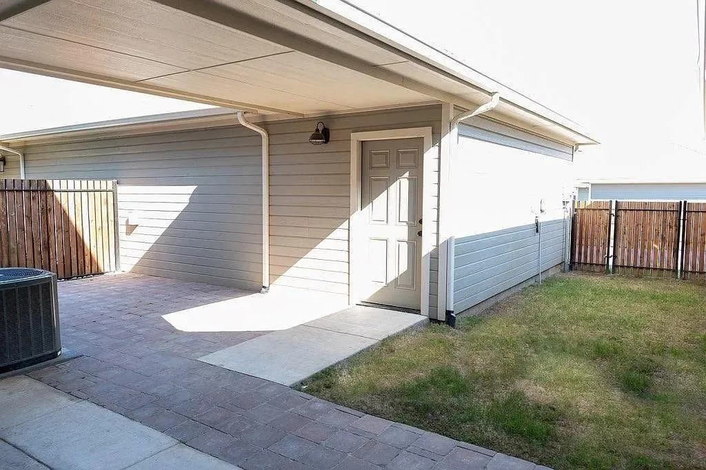 Townhouse For Rent in Johnson County , 321 Tinker Trail, Burleson, Texas 76028, 3 Bedroom, 3 Bathroom, 2 Garage spaces, 1,818 Sqft, built in 2017, Price $2,500, mls#21328721, Real Estate Agent in Burleson, Homes For Rent in Johnson county, Homes For Rent in Burleson, Realtor in Burleson Texas, Real Estate Brokerage Independent Realty Texas, Luminita Cordes Realtor