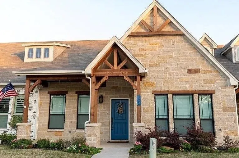 Townhouse For Rent in Johnson County , 321 Tinker Trail, Burleson, Texas 76028, 3 Bedroom, 3 Bathroom, 2 Garage spaces, 1,818 Sqft, built in 2017, Price $2,500, mls#21328721, Real Estate Agent in Burleson, Homes For Rent in Johnson county, Homes For Rent in Burleson, Realtor in Burleson Texas, Real Estate Brokerage Independent Realty Texas, Luminita Cordes Realtor