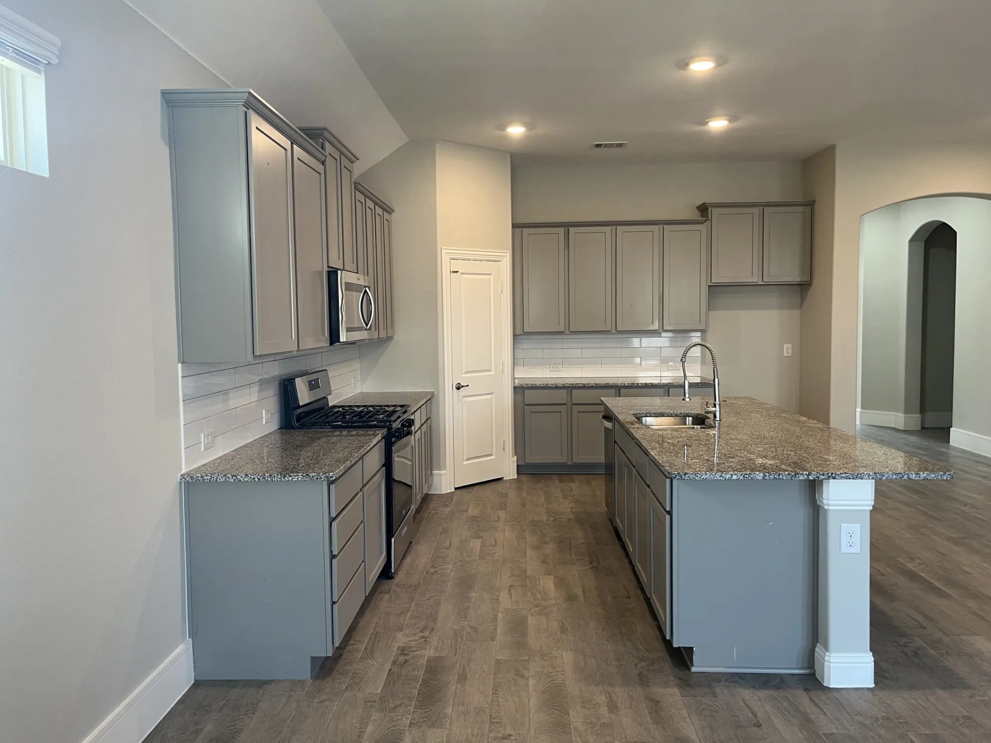 Single Family Residence For Sale in Denton County , 3217 Shady Brook Lane, Aubrey, Texas 76227, 4 Bedroom, 3 Bathroom, 3 Garage spaces, 2,712 Sqft, built in 2021, mls#21328727, Real Estate Agent in Aubrey, Homes For Sale in Denton county, Homes For Sale in Aubrey, Realtor in Aubrey Texas, Real Estate Brokerage Independent Realty Texas, Luminita Cordes Realtor