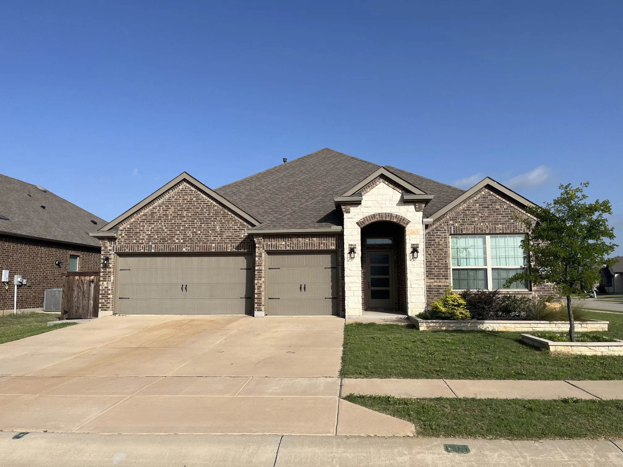 Single Family Residence For Sale in Denton County , 3217 Shady Brook Lane, Aubrey, Texas 76227, 4 Bedroom, 3 Bathroom, 3 Garage spaces, 2,712 Sqft, built in 2021, mls#21328727, Real Estate Agent in Aubrey, Homes For Sale in Denton county, Homes For Sale in Aubrey, Realtor in Aubrey Texas, Real Estate Brokerage Independent Realty Texas, Luminita Cordes Realtor