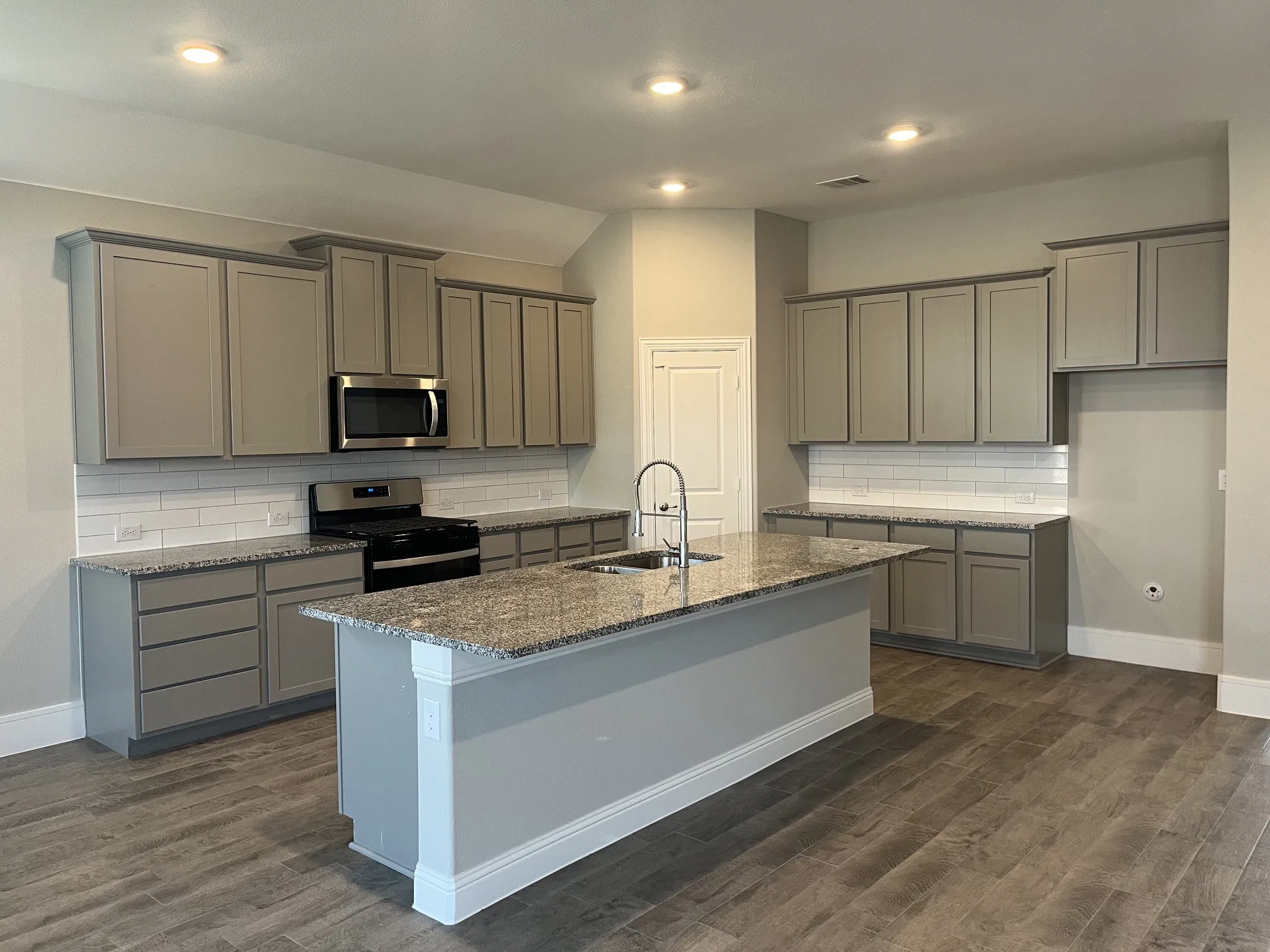 Single Family Residence For Sale in Denton County , 3217 Shady Brook Lane, Aubrey, Texas 76227, 4 Bedroom, 3 Bathroom, 3 Garage spaces, 2,712 Sqft, built in 2021, mls#21328727, Real Estate Agent in Aubrey, Homes For Sale in Denton county, Homes For Sale in Aubrey, Realtor in Aubrey Texas, Real Estate Brokerage Independent Realty Texas, Luminita Cordes Realtor