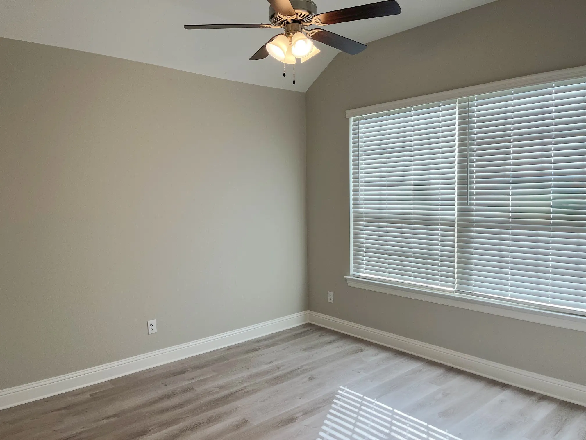 Single Family Residence For Sale in Denton County , 3217 Shady Brook Lane, Aubrey, Texas 76227, 4 Bedroom, 3 Bathroom, 3 Garage spaces, 2,712 Sqft, built in 2021, mls#21328727, Real Estate Agent in Aubrey, Homes For Sale in Denton county, Homes For Sale in Aubrey, Realtor in Aubrey Texas, Real Estate Brokerage Independent Realty Texas, Luminita Cordes Realtor