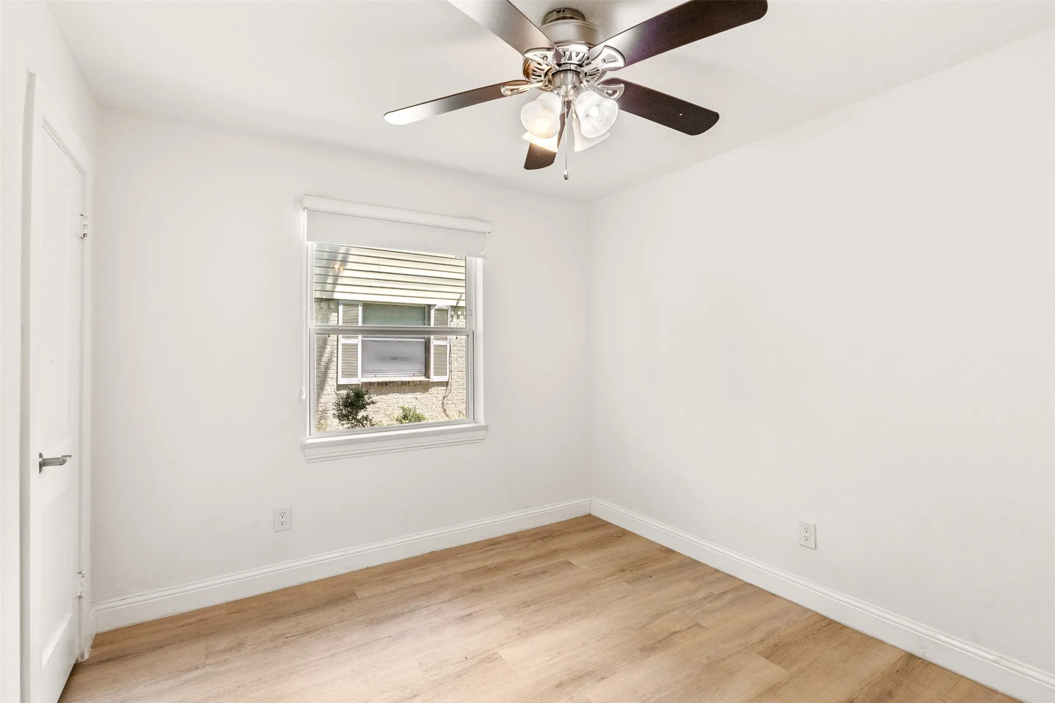 Single Family Residence For Sale in Dallas County , 2111 El Capitan Drive, Dallas, Texas 75228, 3 Bedroom, 1 Bathroom, 1 Garage spaces, 894 Sqft, built in 1955, mls#21314250, Real Estate Agent in Dallas, Homes For Sale in Dallas county, Homes For Sale in Dallas, Realtor in Dallas Texas, Real Estate Brokerage Independent Realty Texas, Luminita Cordes Realtor
