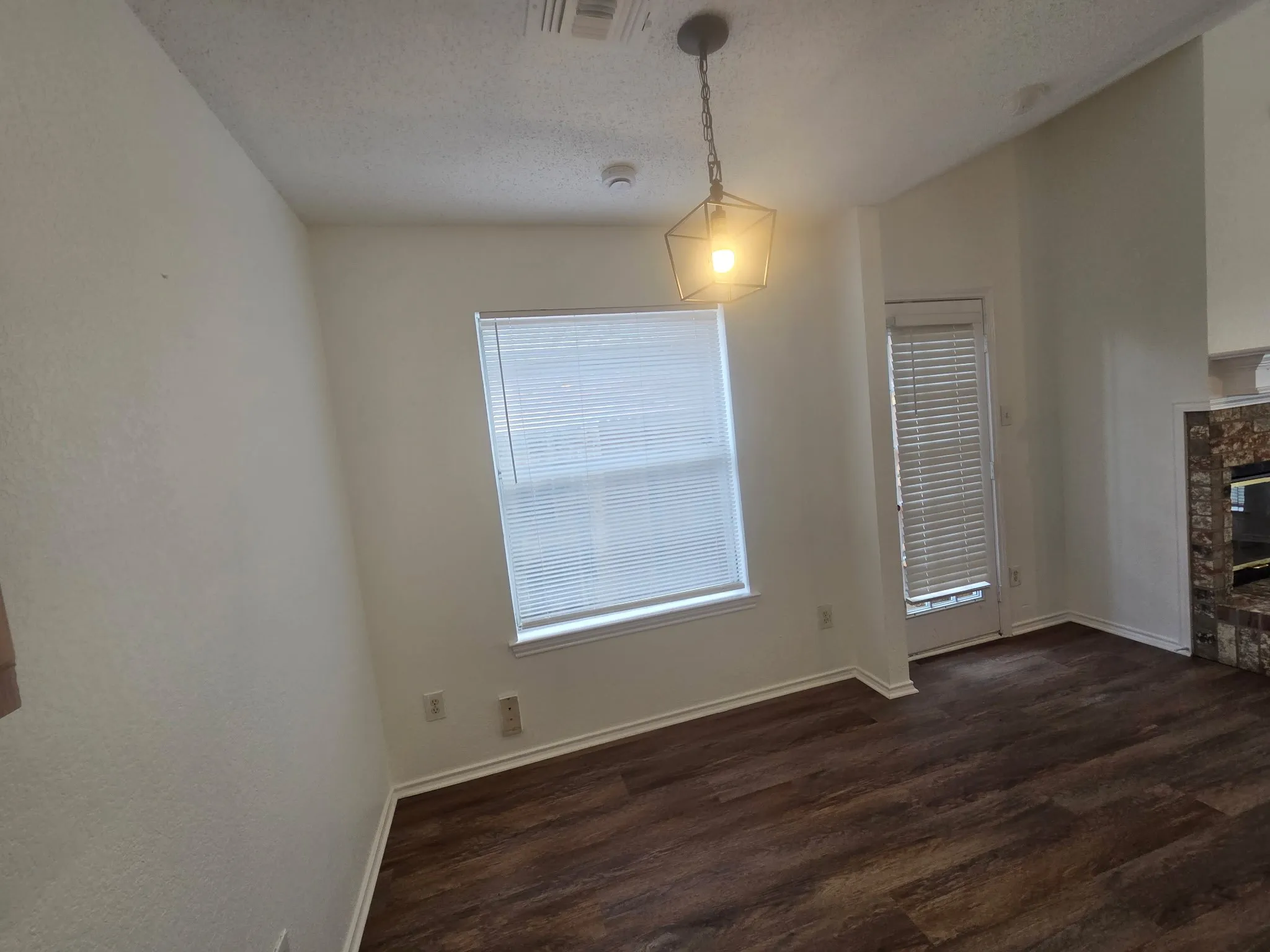 Dining or Brakfast Nook Area