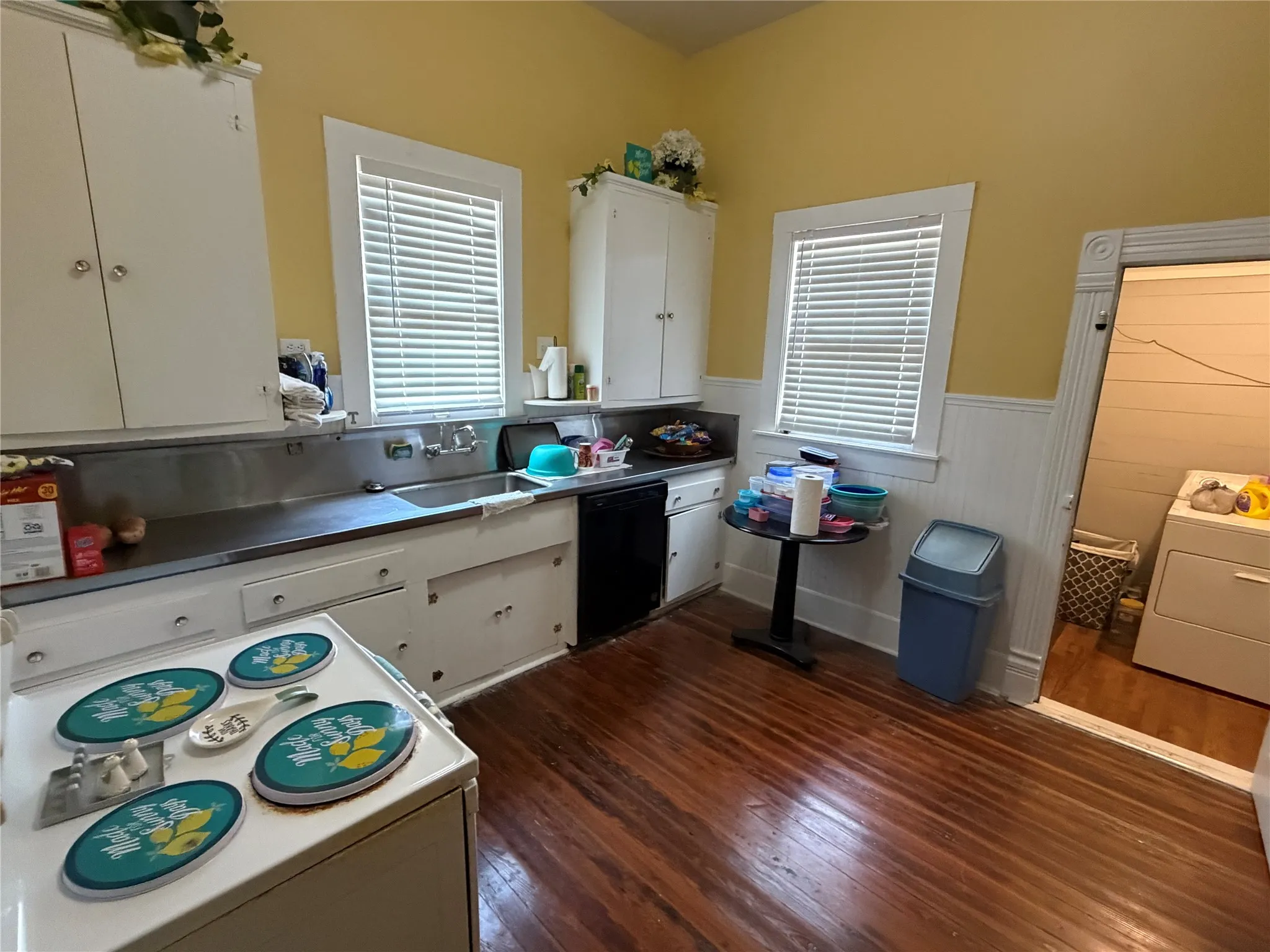 Single Family Residence For Sale in Hill County , 601 N San Jacinto Street, Whitney, Texas 76692, 3 Bedroom, 1 Bathroom, Garage spaces, 1,496 Sqft, built in 1900, mls#21328745, Real Estate Agent in Whitney, Homes For Sale in Hill county, Homes For Sale in Whitney, Realtor in Whitney Texas, Real Estate Brokerage Independent Realty Texas, Luminita Cordes Realtor