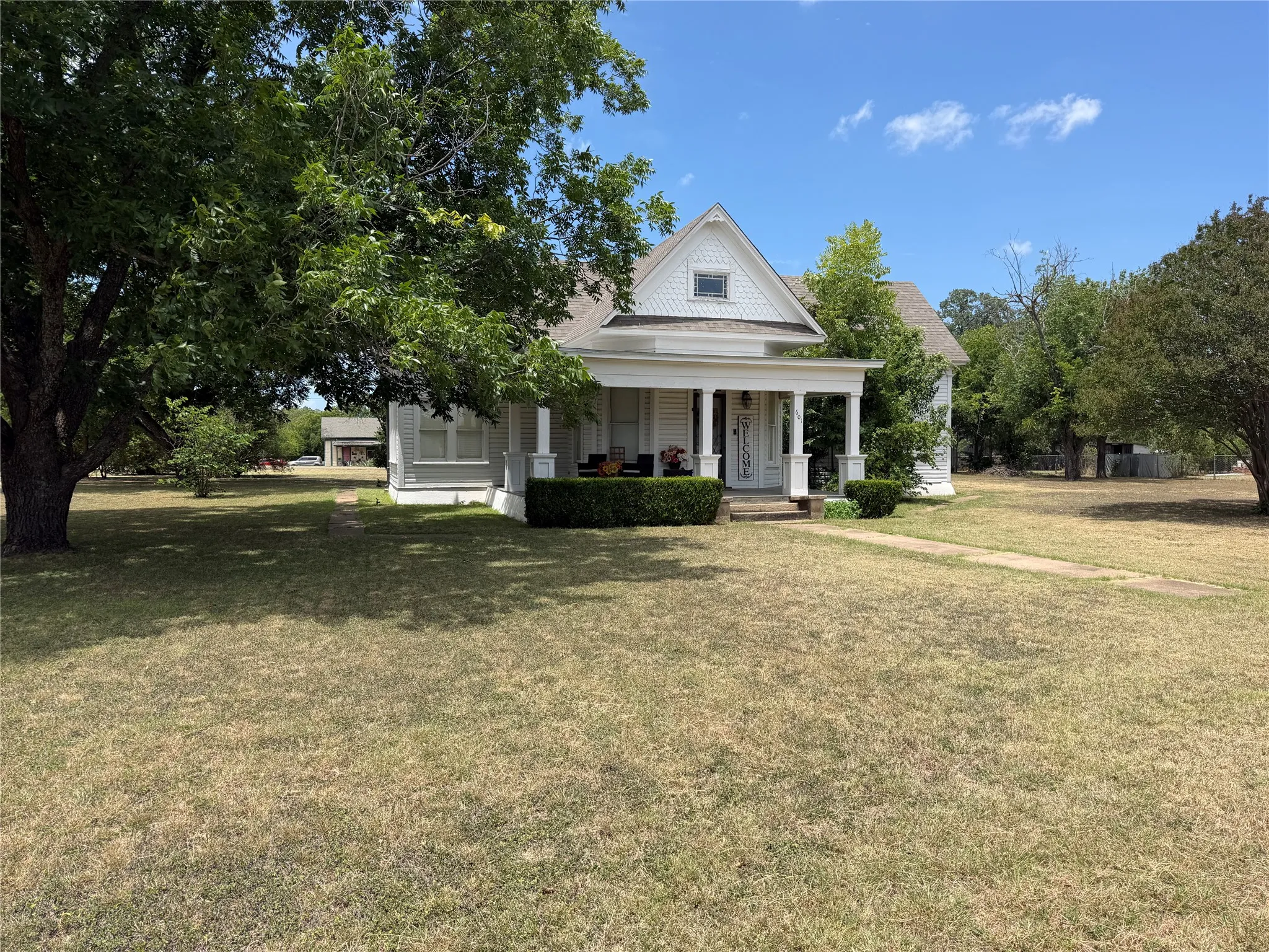 Single Family Residence For Sale in Hill County , 601 N San Jacinto Street, Whitney, Texas 76692, 3 Bedroom, 1 Bathroom, Garage spaces, 1,496 Sqft, built in 1900, mls#21328745, Real Estate Agent in Whitney, Homes For Sale in Hill county, Homes For Sale in Whitney, Realtor in Whitney Texas, Real Estate Brokerage Independent Realty Texas, Luminita Cordes Realtor