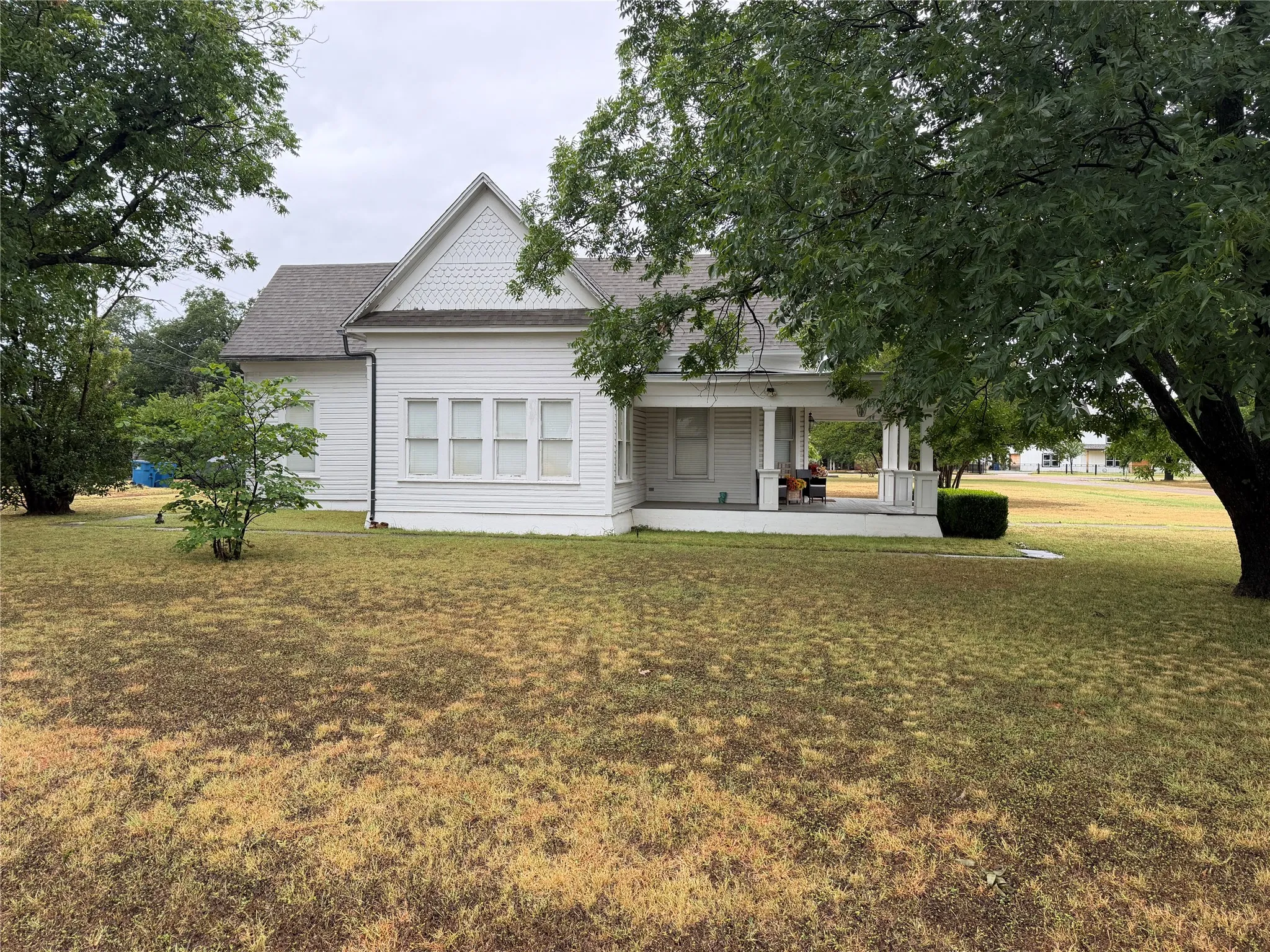 Single Family Residence For Sale in Hill County , 601 N San Jacinto Street, Whitney, Texas 76692, 3 Bedroom, 1 Bathroom, Garage spaces, 1,496 Sqft, built in 1900, mls#21328745, Real Estate Agent in Whitney, Homes For Sale in Hill county, Homes For Sale in Whitney, Realtor in Whitney Texas, Real Estate Brokerage Independent Realty Texas, Luminita Cordes Realtor