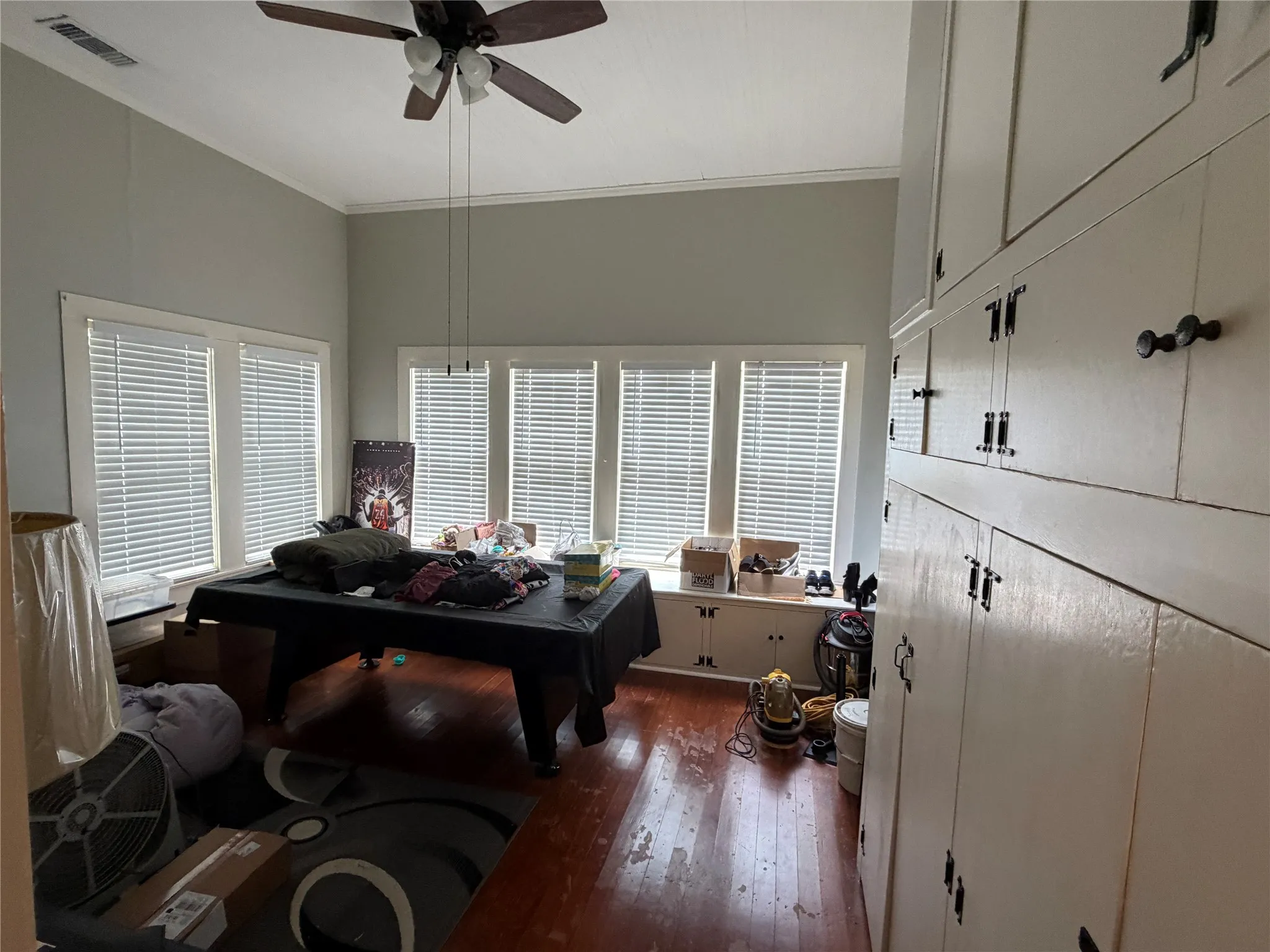 Single Family Residence For Sale in Hill County , 601 N San Jacinto Street, Whitney, Texas 76692, 3 Bedroom, 1 Bathroom, Garage spaces, 1,496 Sqft, built in 1900, mls#21328745, Real Estate Agent in Whitney, Homes For Sale in Hill county, Homes For Sale in Whitney, Realtor in Whitney Texas, Real Estate Brokerage Independent Realty Texas, Luminita Cordes Realtor