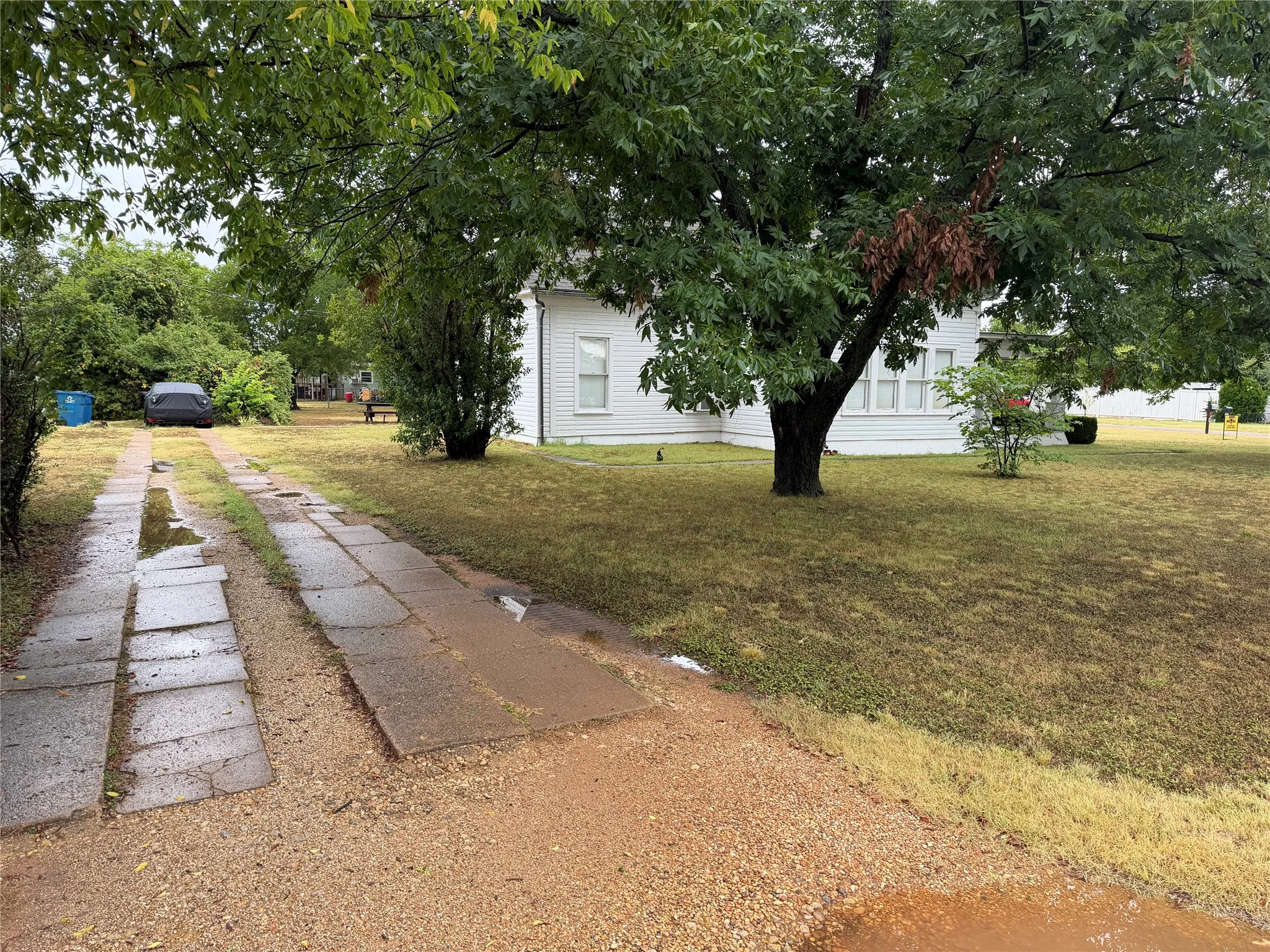 Single Family Residence For Sale in Hill County , 601 N San Jacinto Street, Whitney, Texas 76692, 3 Bedroom, 1 Bathroom, Garage spaces, 1,496 Sqft, built in 1900, mls#21328745, Real Estate Agent in Whitney, Homes For Sale in Hill county, Homes For Sale in Whitney, Realtor in Whitney Texas, Real Estate Brokerage Independent Realty Texas, Luminita Cordes Realtor