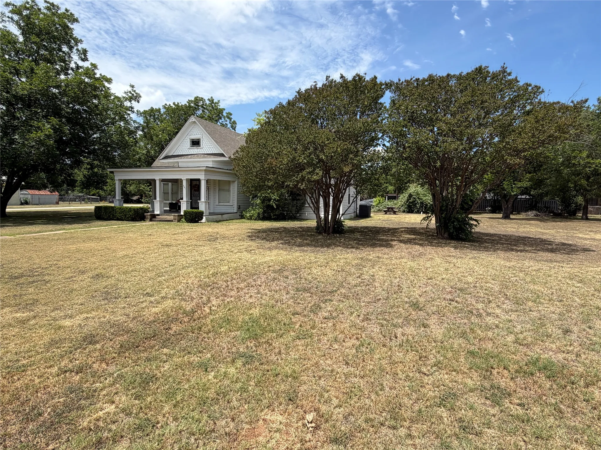 Single Family Residence For Sale in Hill County , 601 N San Jacinto Street, Whitney, Texas 76692, 3 Bedroom, 1 Bathroom, Garage spaces, 1,496 Sqft, built in 1900, mls#21328745, Real Estate Agent in Whitney, Homes For Sale in Hill county, Homes For Sale in Whitney, Realtor in Whitney Texas, Real Estate Brokerage Independent Realty Texas, Luminita Cordes Realtor