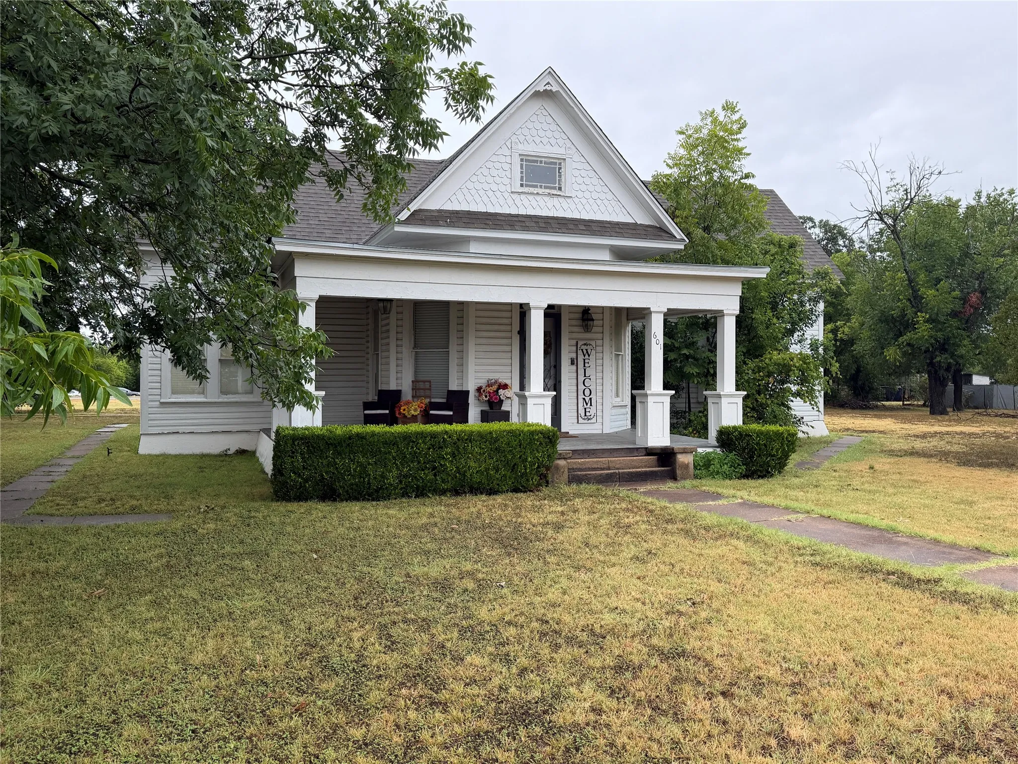 Single Family Residence For Sale in Hill County , 601 N San Jacinto Street, Whitney, Texas 76692, 3 Bedroom, 1 Bathroom, Garage spaces, 1,496 Sqft, built in 1900, mls#21328745, Real Estate Agent in Whitney, Homes For Sale in Hill county, Homes For Sale in Whitney, Realtor in Whitney Texas, Real Estate Brokerage Independent Realty Texas, Luminita Cordes Realtor