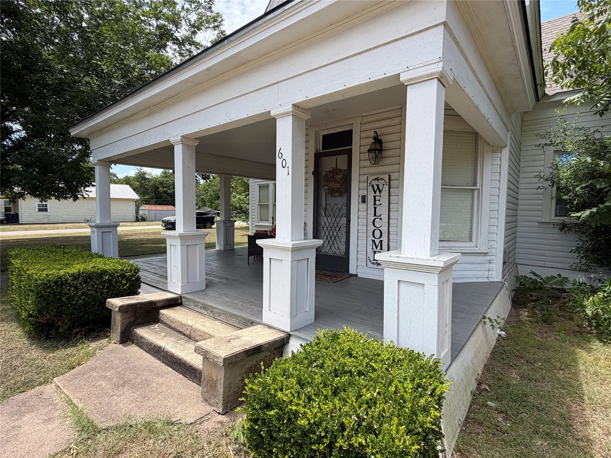 Single Family Residence For Sale in Hill County , 601 N San Jacinto Street, Whitney, Texas 76692, 3 Bedroom, 1 Bathroom, Garage spaces, 1,496 Sqft, built in 1900, mls#21328745, Real Estate Agent in Whitney, Homes For Sale in Hill county, Homes For Sale in Whitney, Realtor in Whitney Texas, Real Estate Brokerage Independent Realty Texas, Luminita Cordes Realtor