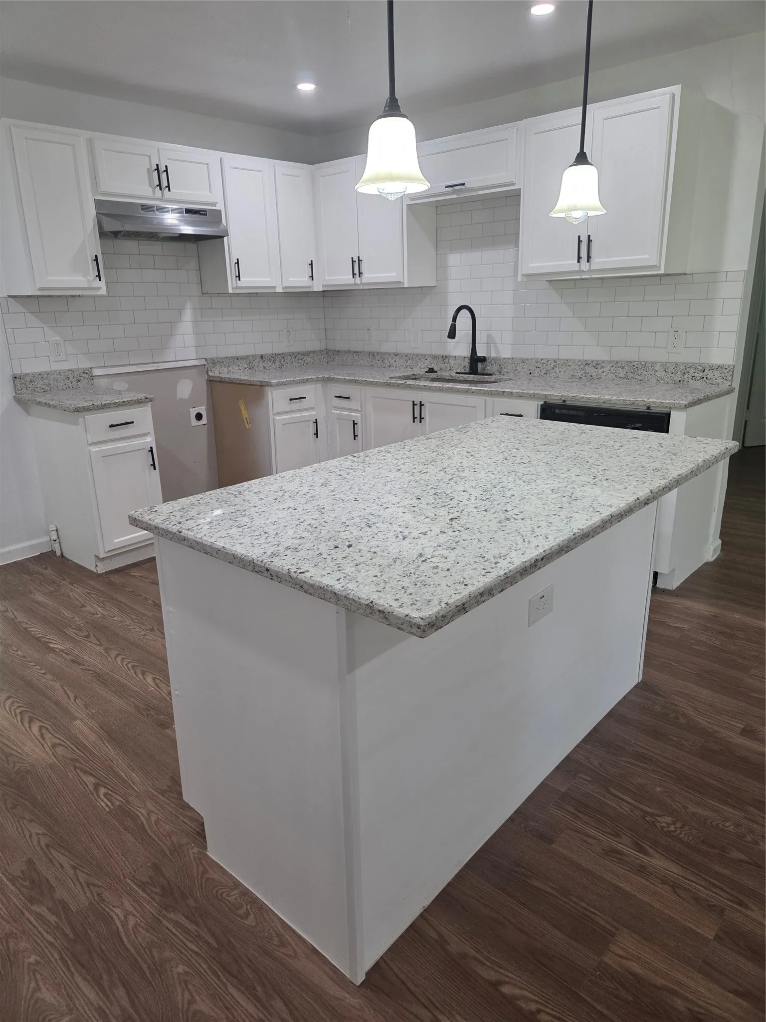 Single Family Residence For Sale in Parker County , 205 S Line Street, Weatherford, Texas 76086, 4 Bedroom, 3 Bathroom, 2 Garage spaces, 2,158 Sqft, built in 1969, mls#21328676, Real Estate Agent in Weatherford, Homes For Sale in Parker county, Homes For Sale in Weatherford, Realtor in Weatherford Texas, Real Estate Brokerage Independent Realty Texas, Luminita Cordes Realtor