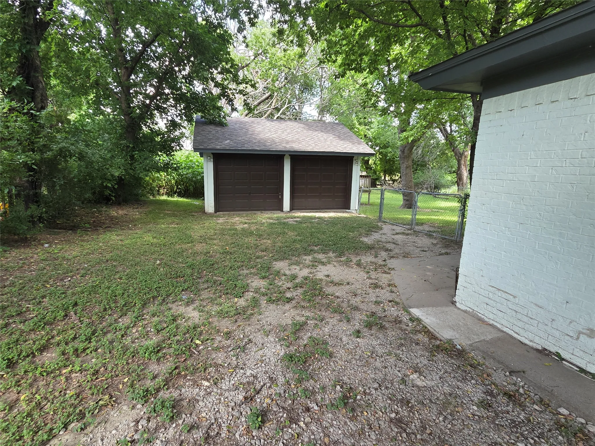 Detached garage