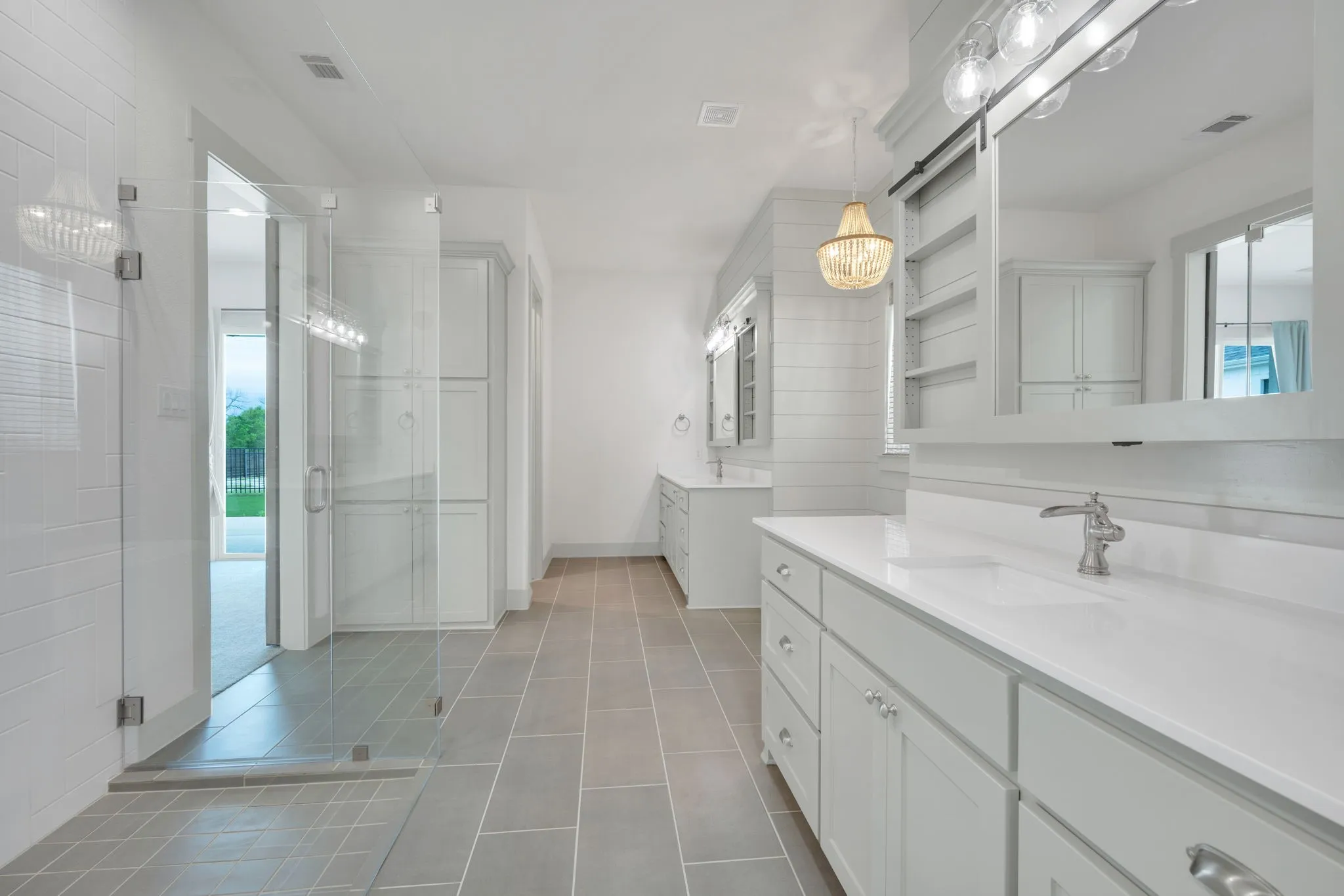 Dual vanities in primary bath