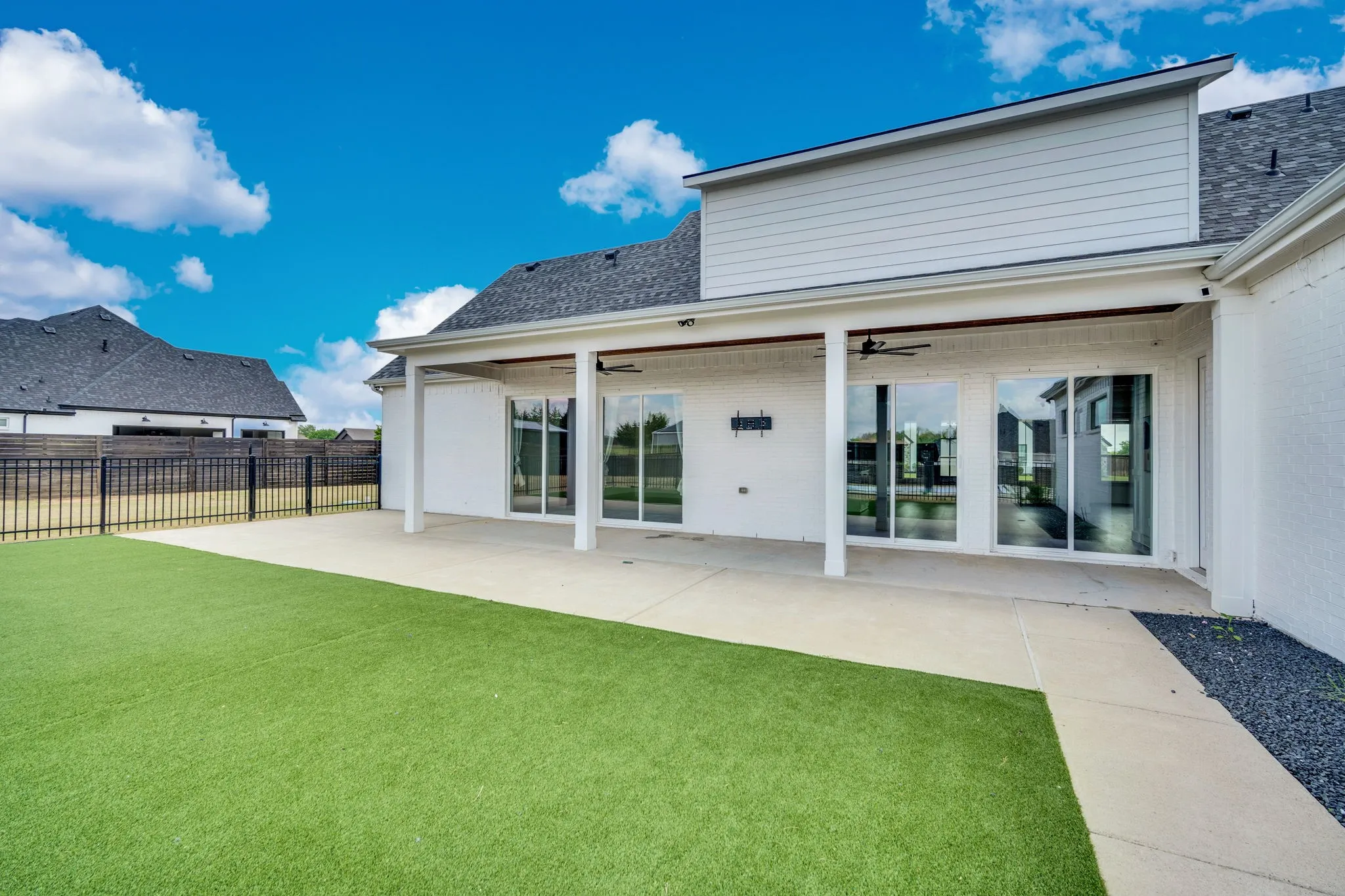 Covered patio in back