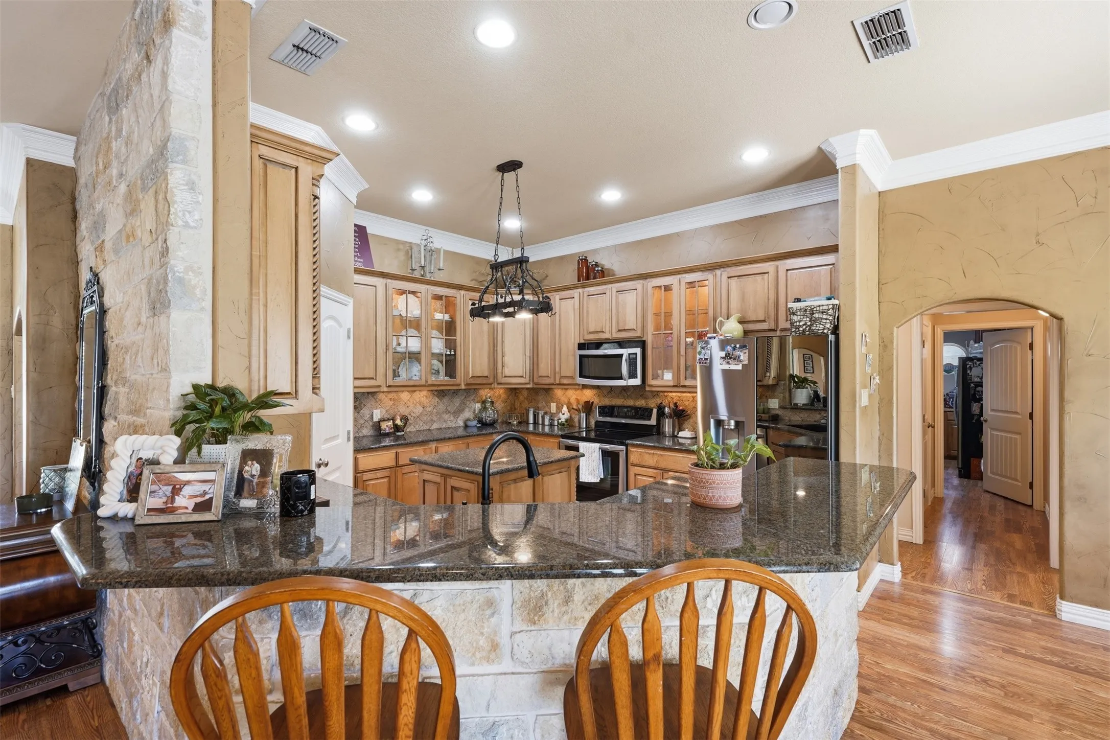 Single Family Residence For Sale in Hood County , 3102 Walnut Creek Parkway, Granbury, Texas 76049, 4 Bedroom, 3 Bathroom, 4 Garage spaces, 2,919 Sqft, built in 2006, mls#21328713, Real Estate Agent in Granbury, Homes For Sale in Hood county, Homes For Sale in Granbury, Realtor in Granbury Texas, Real Estate Brokerage Independent Realty Texas, Luminita Cordes Realtor