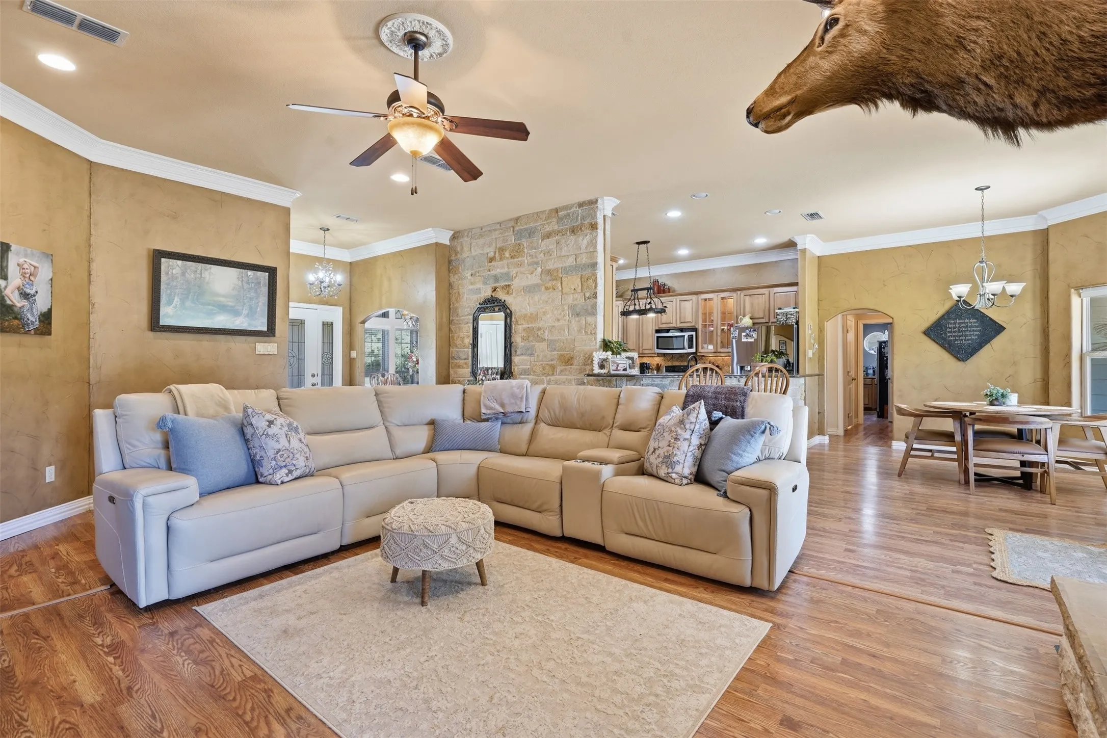 Single Family Residence For Sale in Hood County , 3102 Walnut Creek Parkway, Granbury, Texas 76049, 4 Bedroom, 3 Bathroom, 4 Garage spaces, 2,919 Sqft, built in 2006, mls#21328713, Real Estate Agent in Granbury, Homes For Sale in Hood county, Homes For Sale in Granbury, Realtor in Granbury Texas, Real Estate Brokerage Independent Realty Texas, Luminita Cordes Realtor