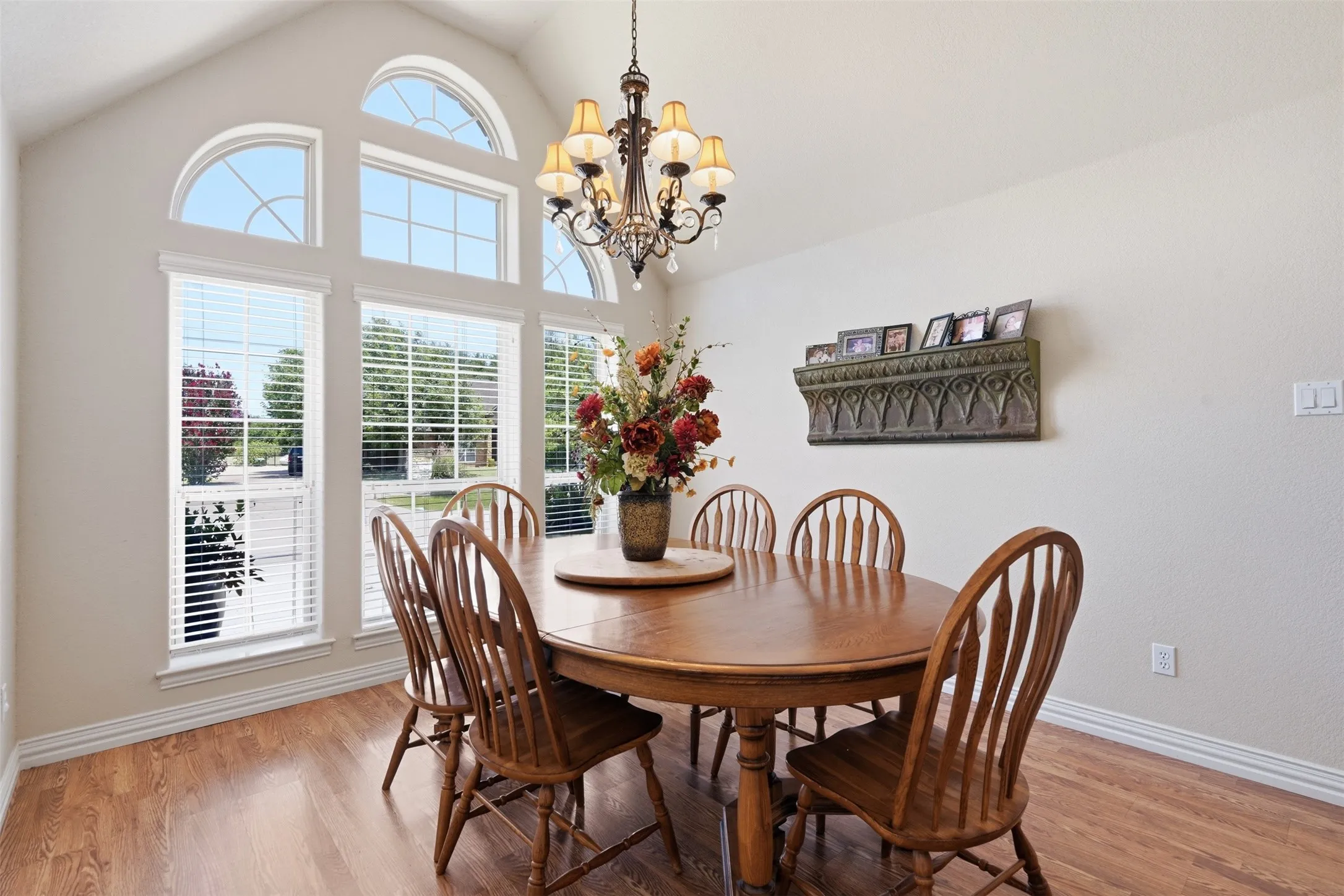 Single Family Residence For Sale in Hood County , 3102 Walnut Creek Parkway, Granbury, Texas 76049, 4 Bedroom, 3 Bathroom, 4 Garage spaces, 2,919 Sqft, built in 2006, mls#21328713, Real Estate Agent in Granbury, Homes For Sale in Hood county, Homes For Sale in Granbury, Realtor in Granbury Texas, Real Estate Brokerage Independent Realty Texas, Luminita Cordes Realtor