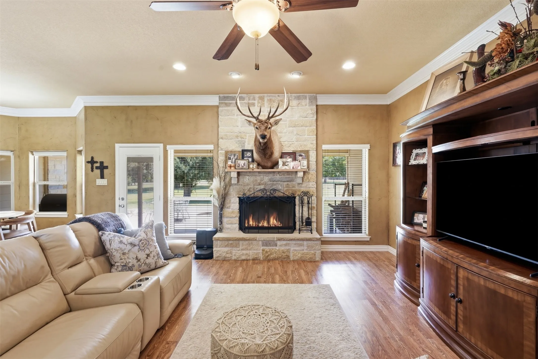 Single Family Residence For Sale in Hood County , 3102 Walnut Creek Parkway, Granbury, Texas 76049, 4 Bedroom, 3 Bathroom, 4 Garage spaces, 2,919 Sqft, built in 2006, mls#21328713, Real Estate Agent in Granbury, Homes For Sale in Hood county, Homes For Sale in Granbury, Realtor in Granbury Texas, Real Estate Brokerage Independent Realty Texas, Luminita Cordes Realtor