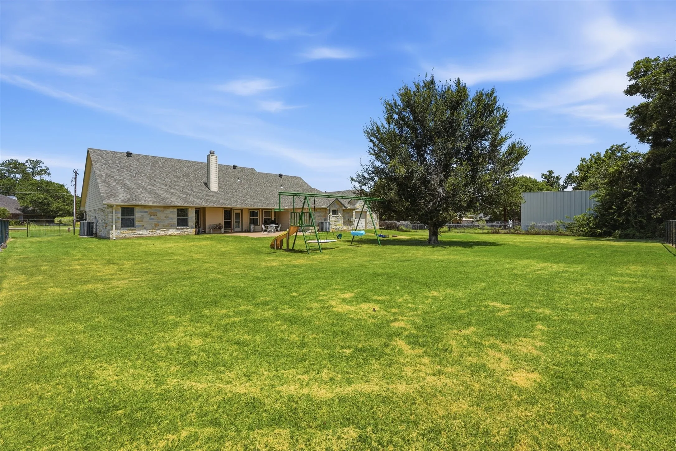 Single Family Residence For Sale in Hood County , 3102 Walnut Creek Parkway, Granbury, Texas 76049, 4 Bedroom, 3 Bathroom, 4 Garage spaces, 2,919 Sqft, built in 2006, mls#21328713, Real Estate Agent in Granbury, Homes For Sale in Hood county, Homes For Sale in Granbury, Realtor in Granbury Texas, Real Estate Brokerage Independent Realty Texas, Luminita Cordes Realtor