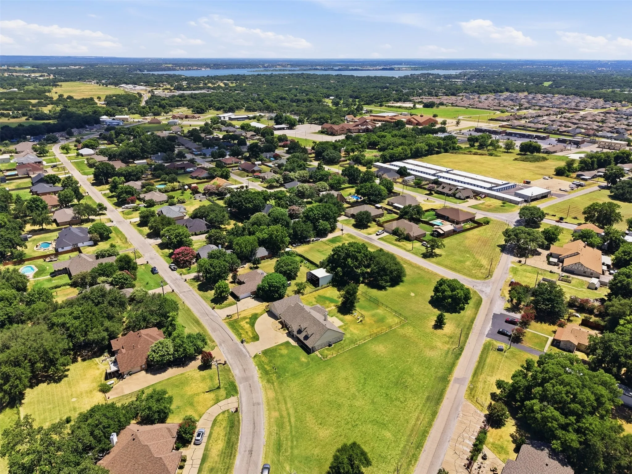 Single Family Residence For Sale in Hood County , 3102 Walnut Creek Parkway, Granbury, Texas 76049, 4 Bedroom, 3 Bathroom, 4 Garage spaces, 2,919 Sqft, built in 2006, mls#21328713, Real Estate Agent in Granbury, Homes For Sale in Hood county, Homes For Sale in Granbury, Realtor in Granbury Texas, Real Estate Brokerage Independent Realty Texas, Luminita Cordes Realtor